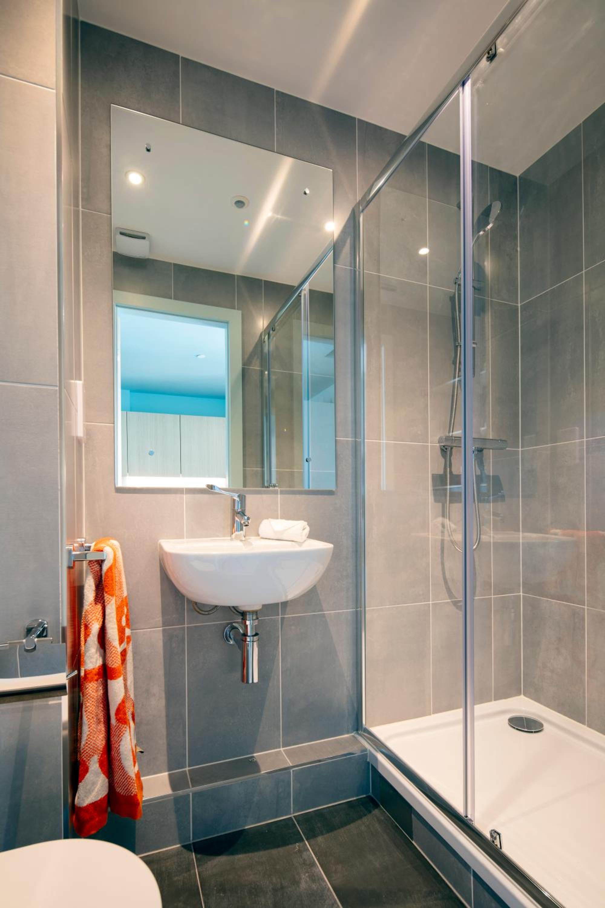 Four-Bed Apartment - Photo 4