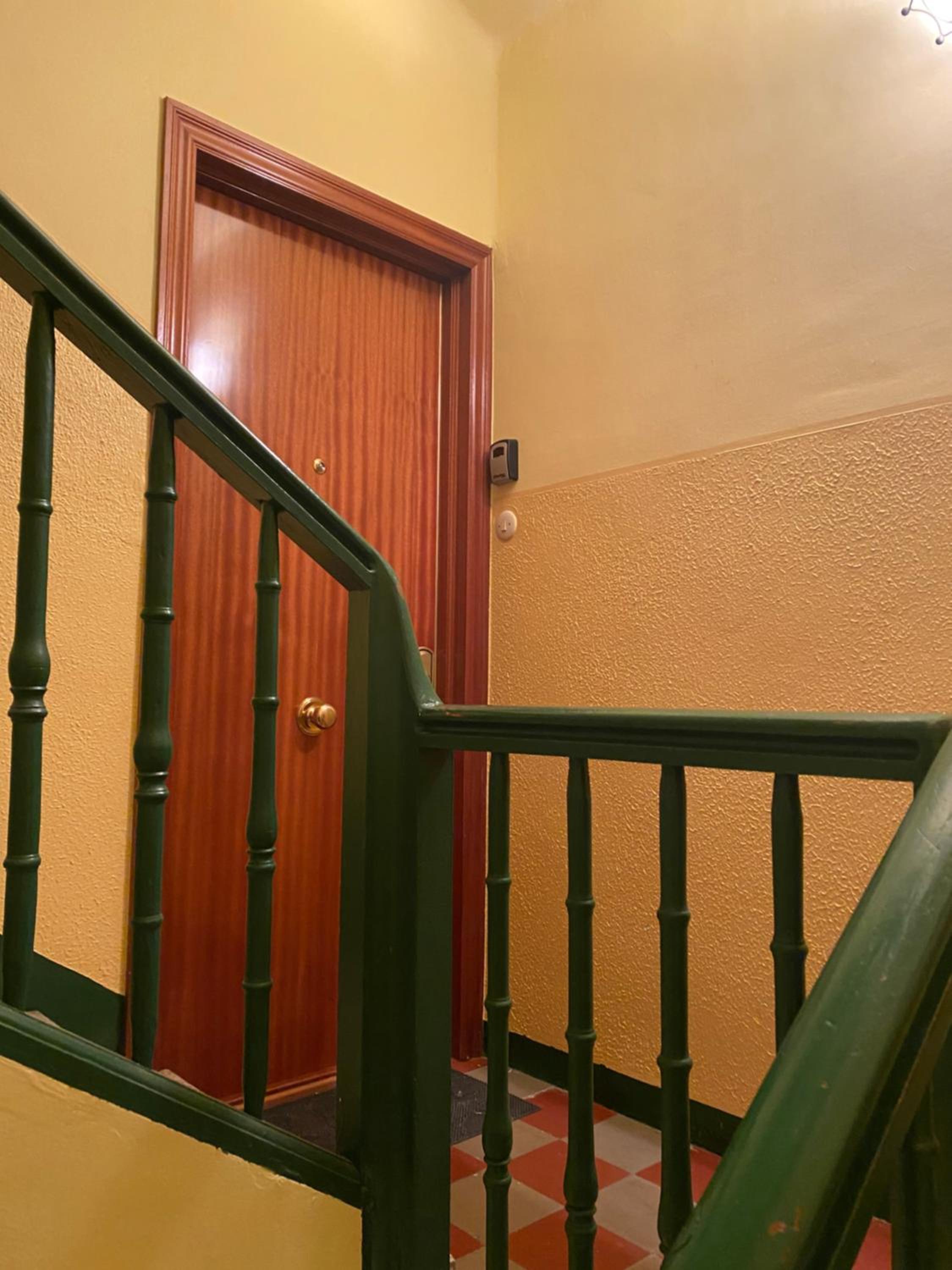 Apartment with Balcony - Photo 6