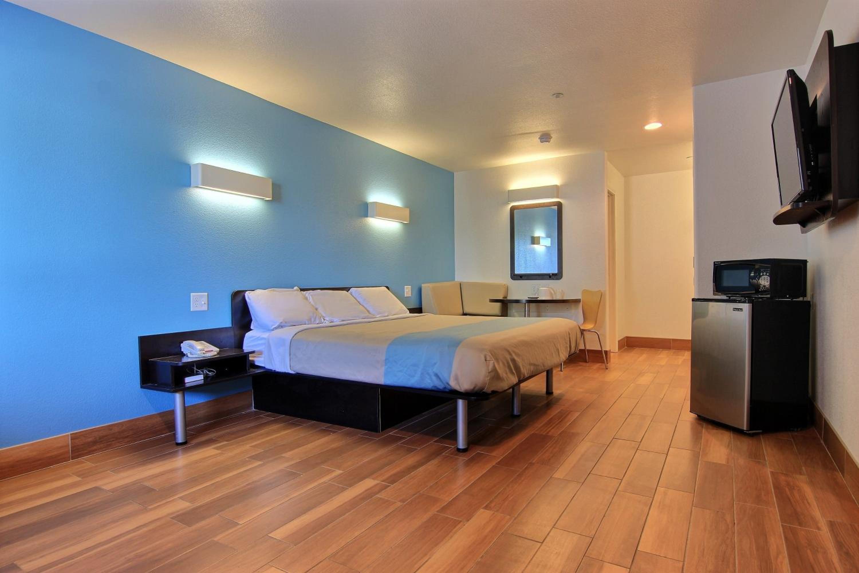 King Room - Non-Smoking
