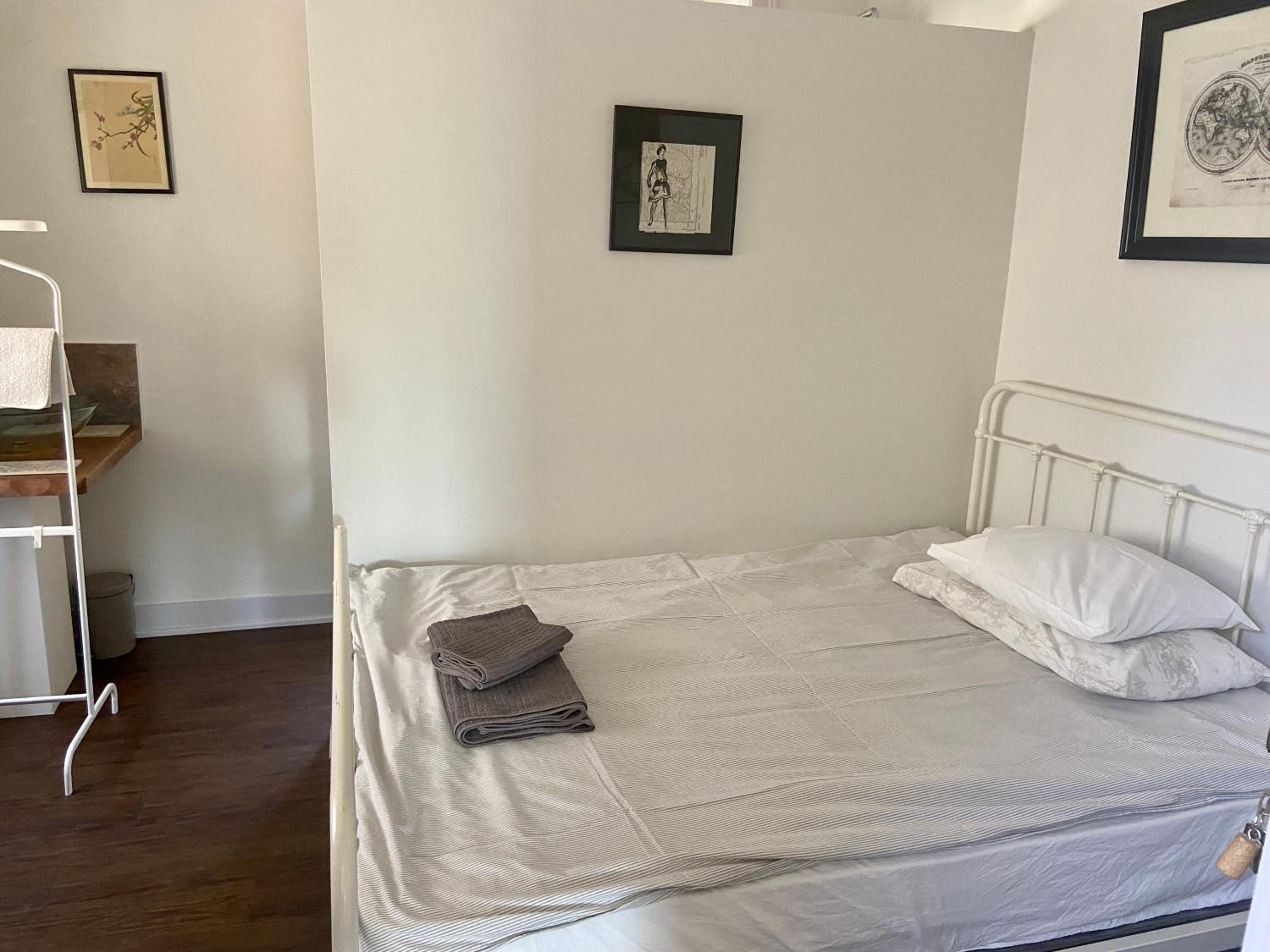 Single Room with Private Bathroom photo 1