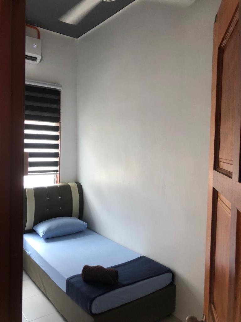 Three-Bedroom House photo 3