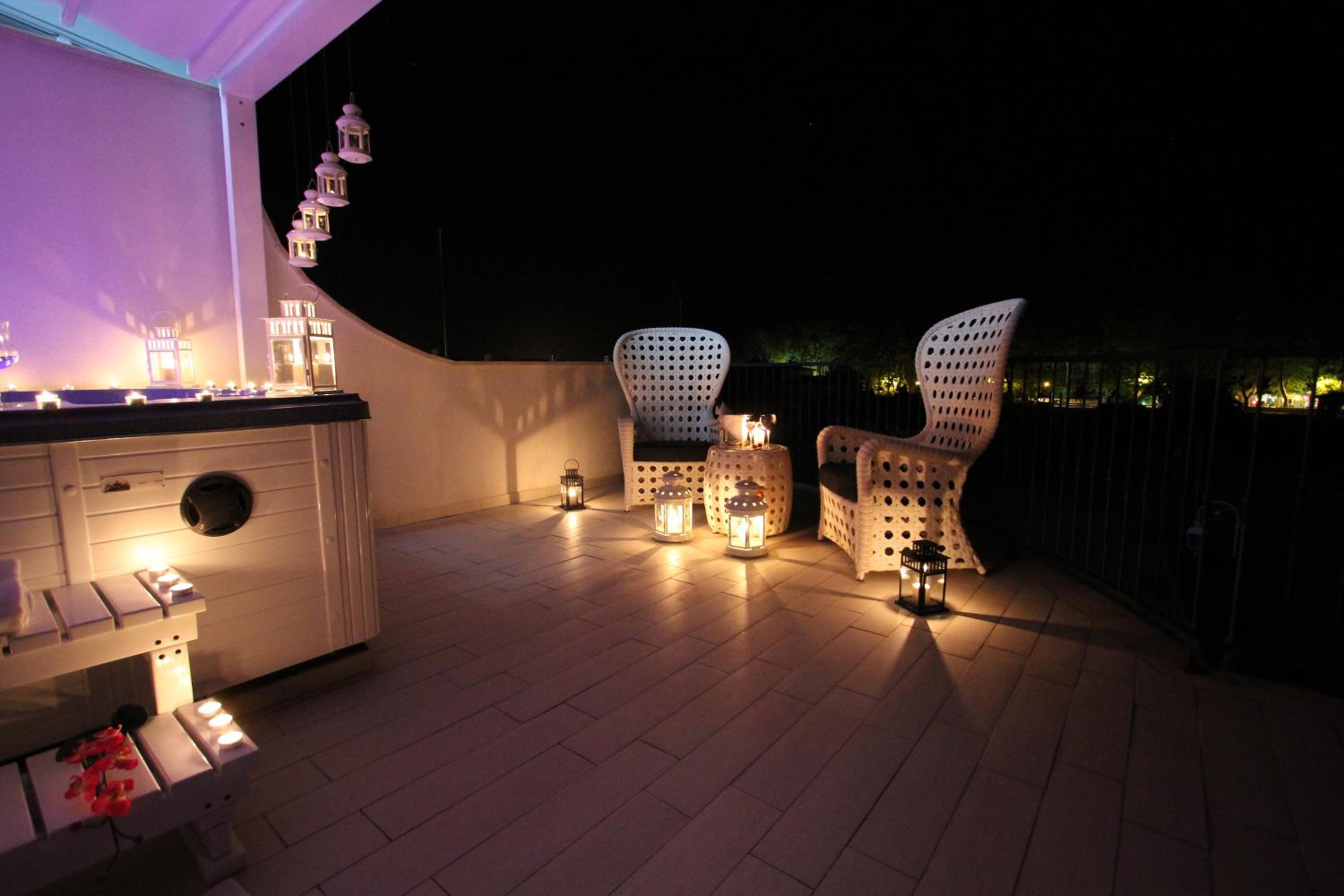 Deluxe Suite with Spa Bath - Photo 39
