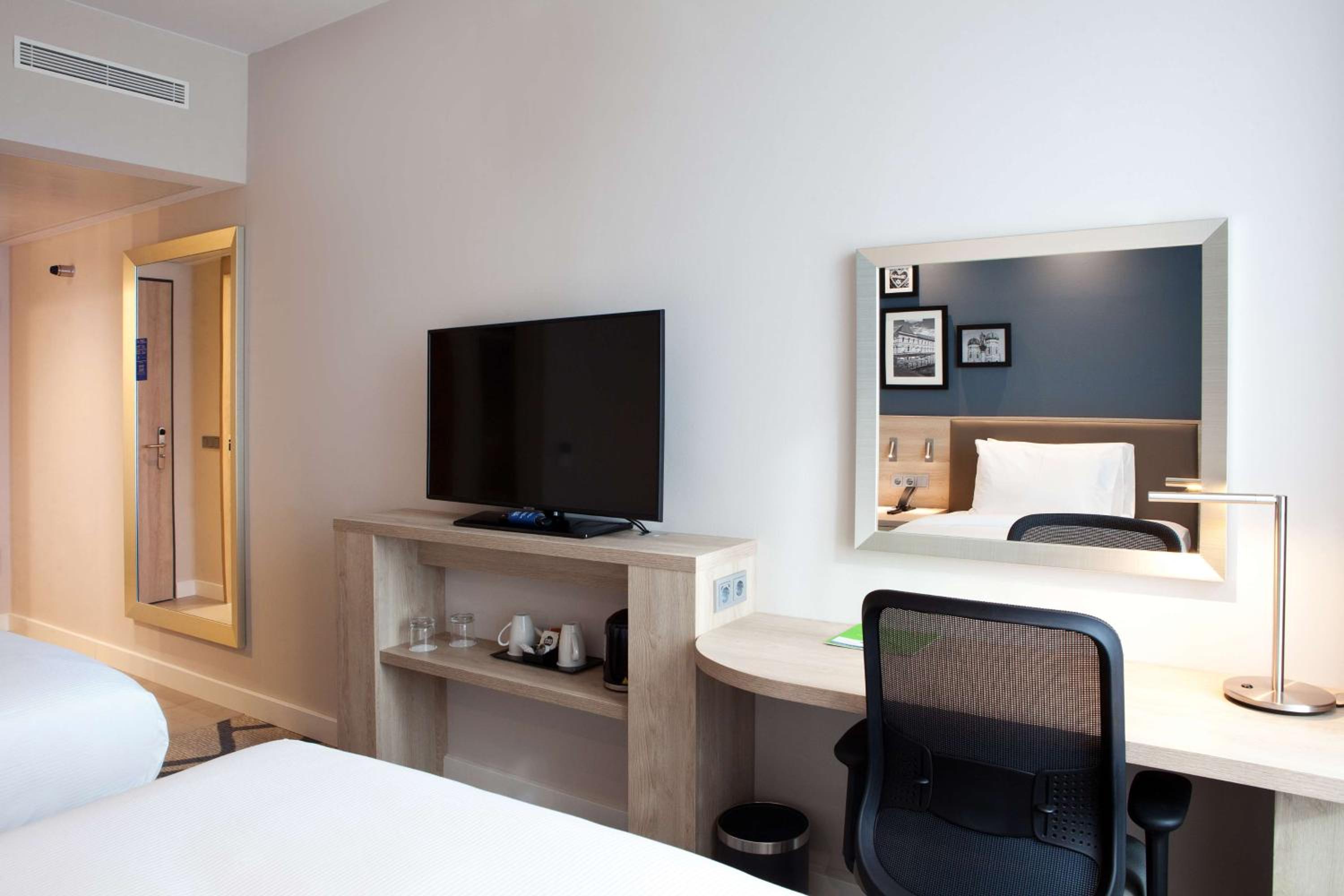 Twin Room - Photo 1