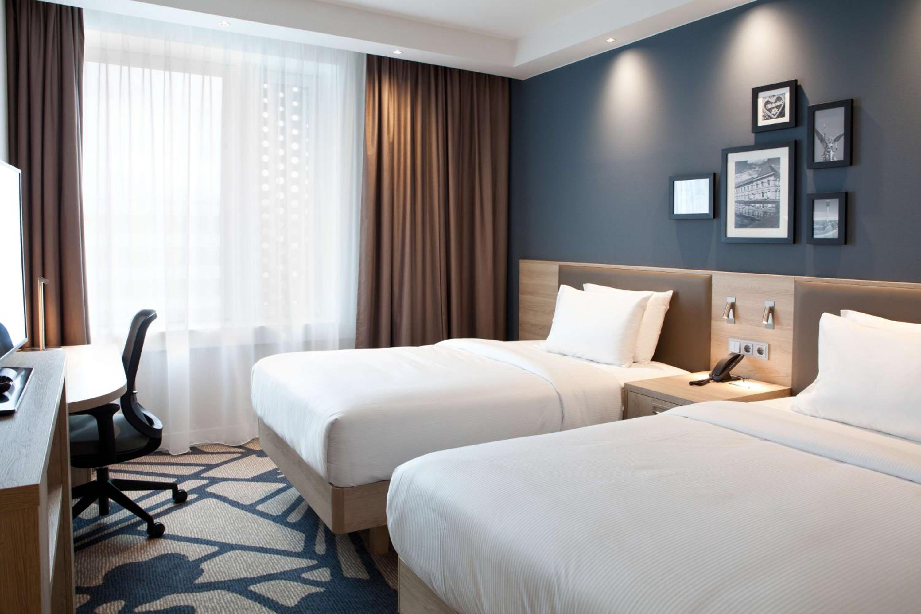 Twin Room - Photo 3