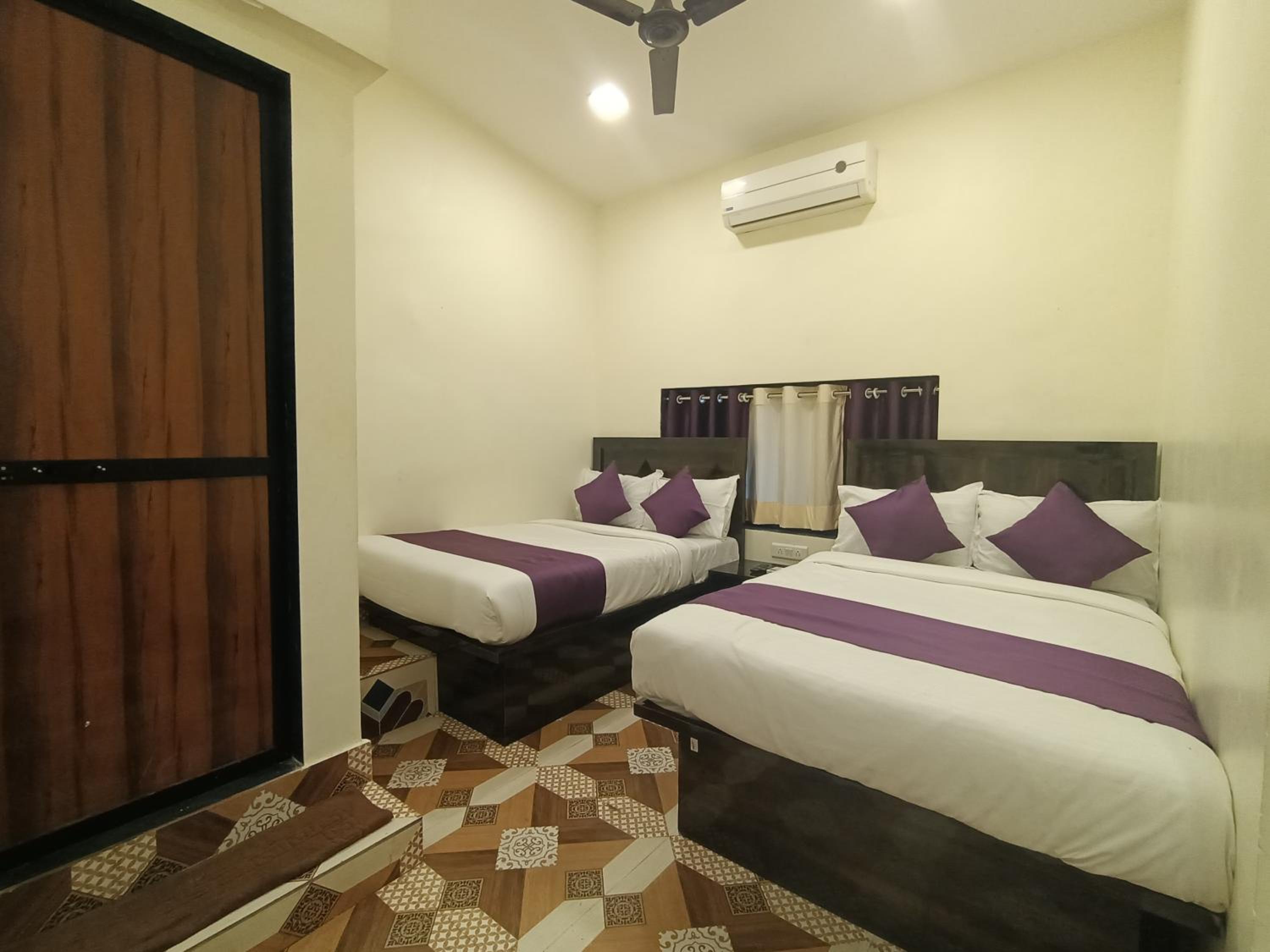 Deluxe Family Room