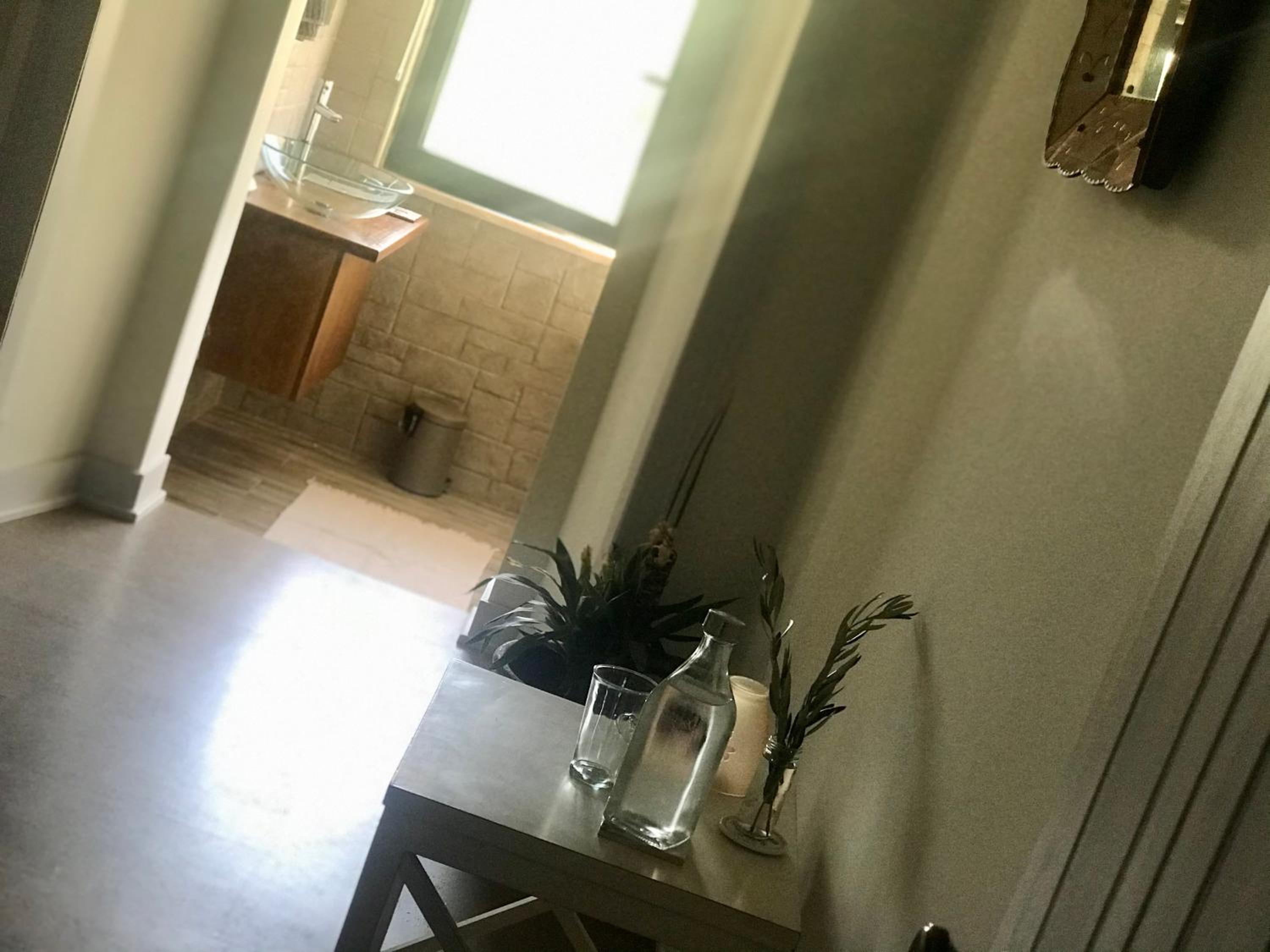 Single Room with Bath photo 3