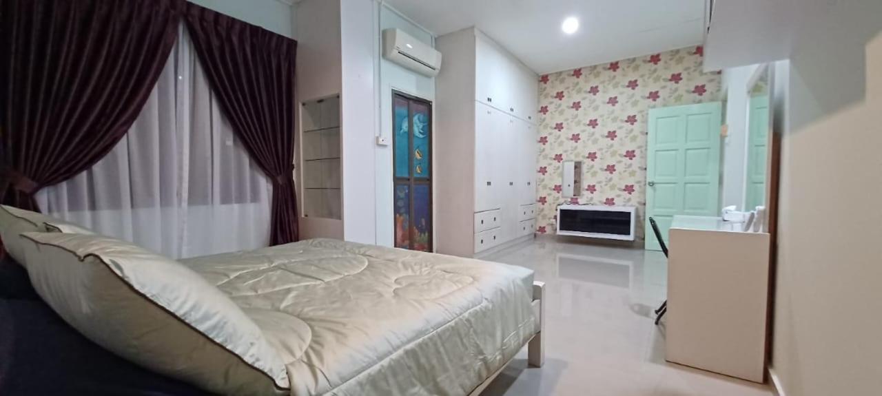 Three-Bedroom House photo 1