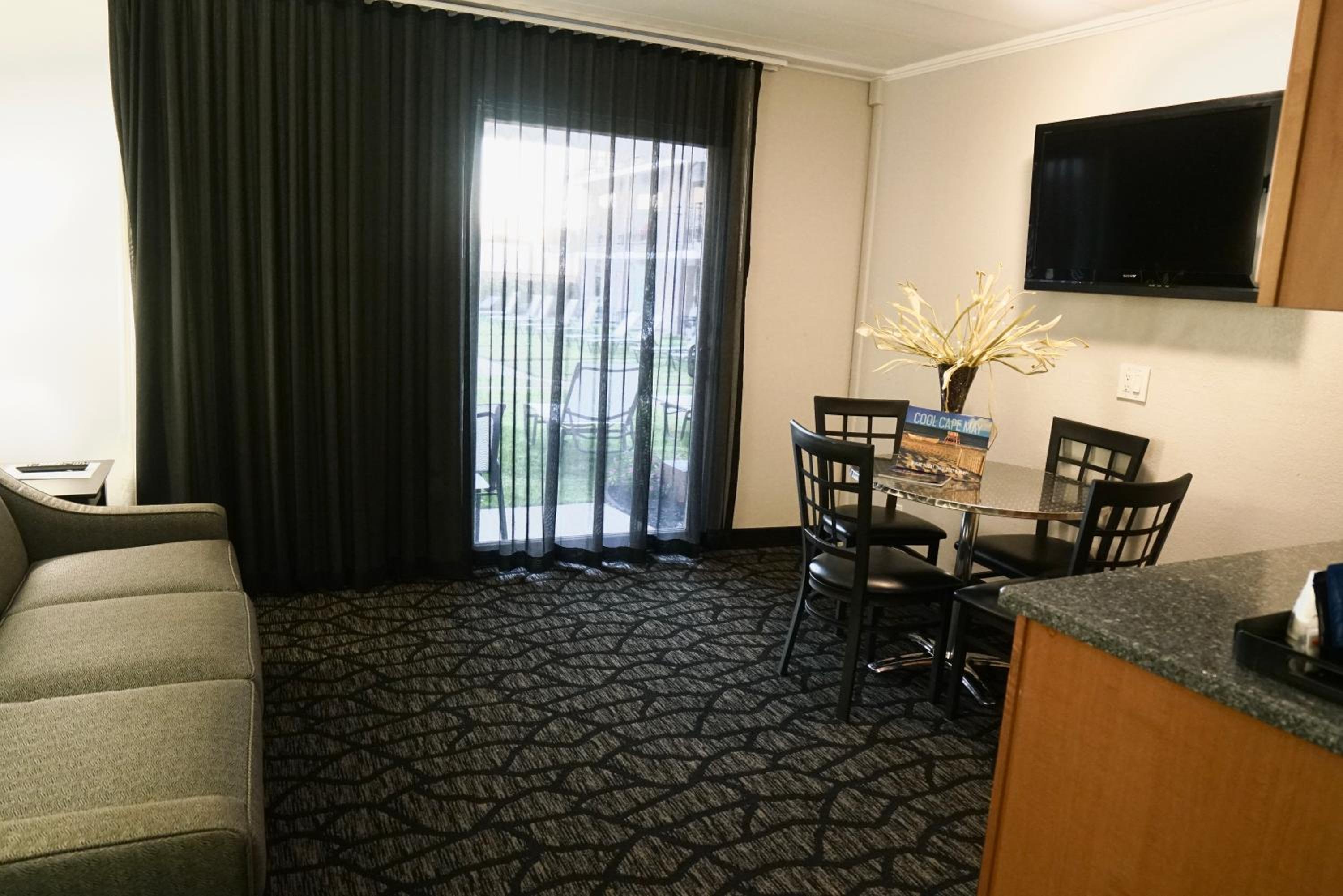 2 Room Suite with Kitchenette in Cape May (E-3) photo 3