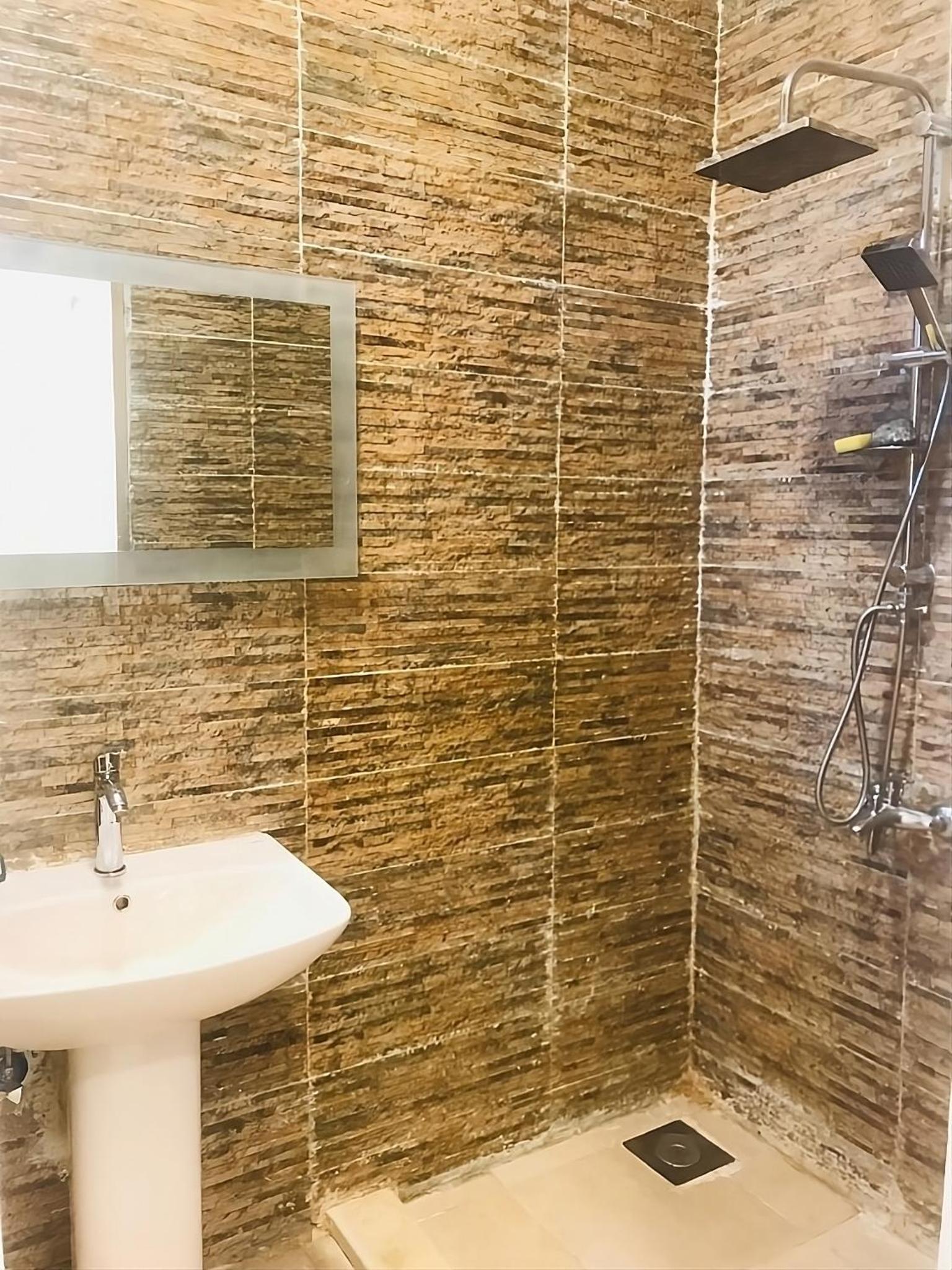 Quadruple Room with Private Bathroom photo 3
