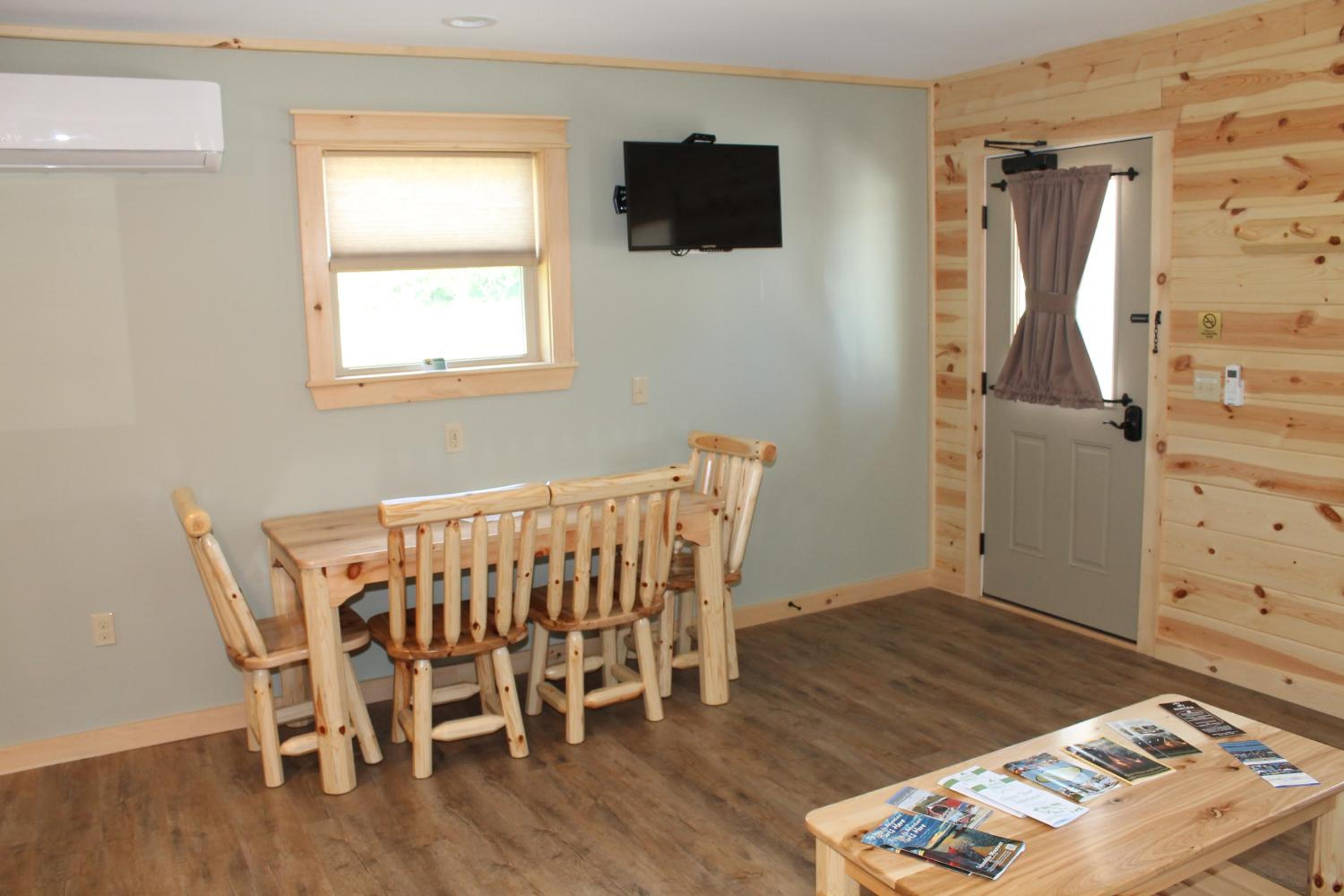 One-Bedroom House photo 1