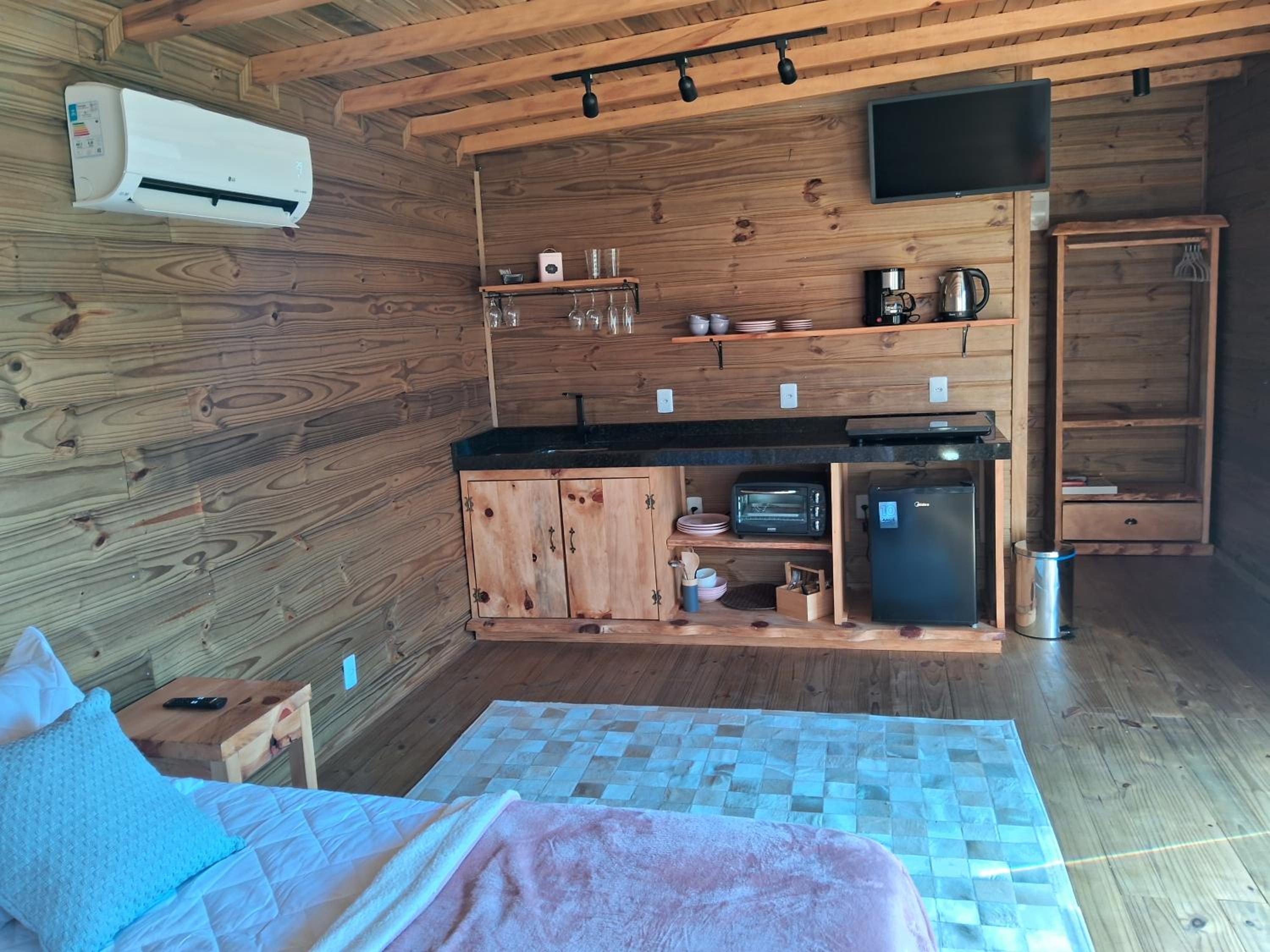 Queen Room with Balcony photo 2