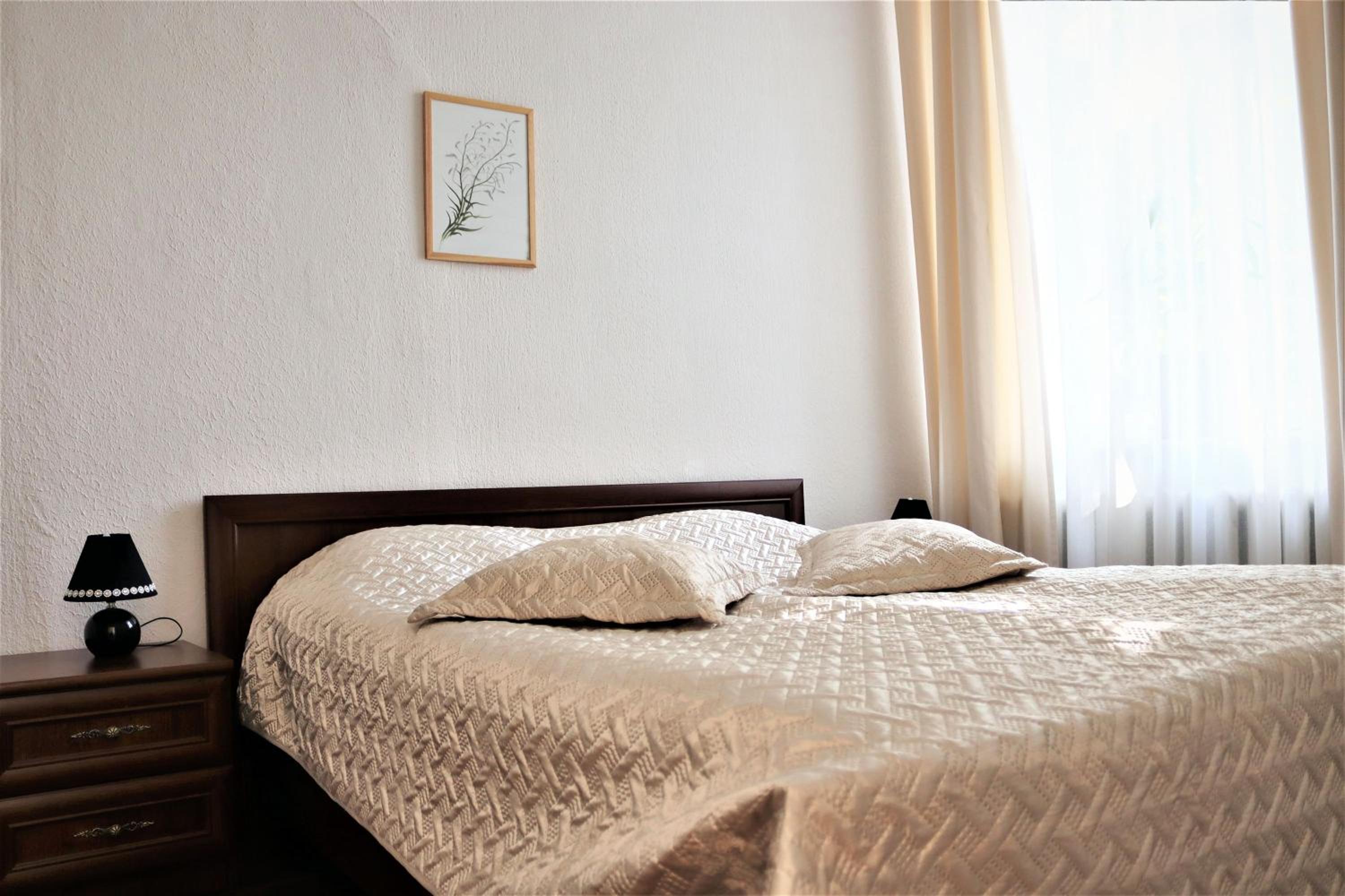 Suite - Photo 1