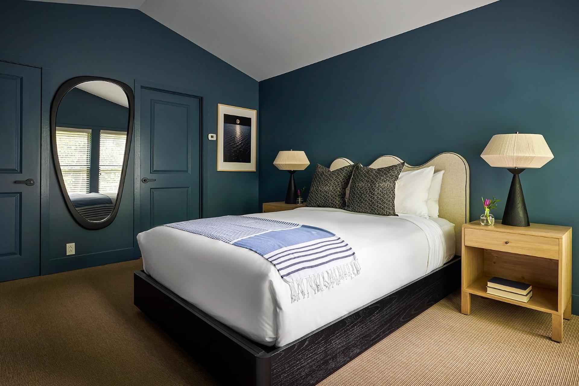 Queen Room photo 1