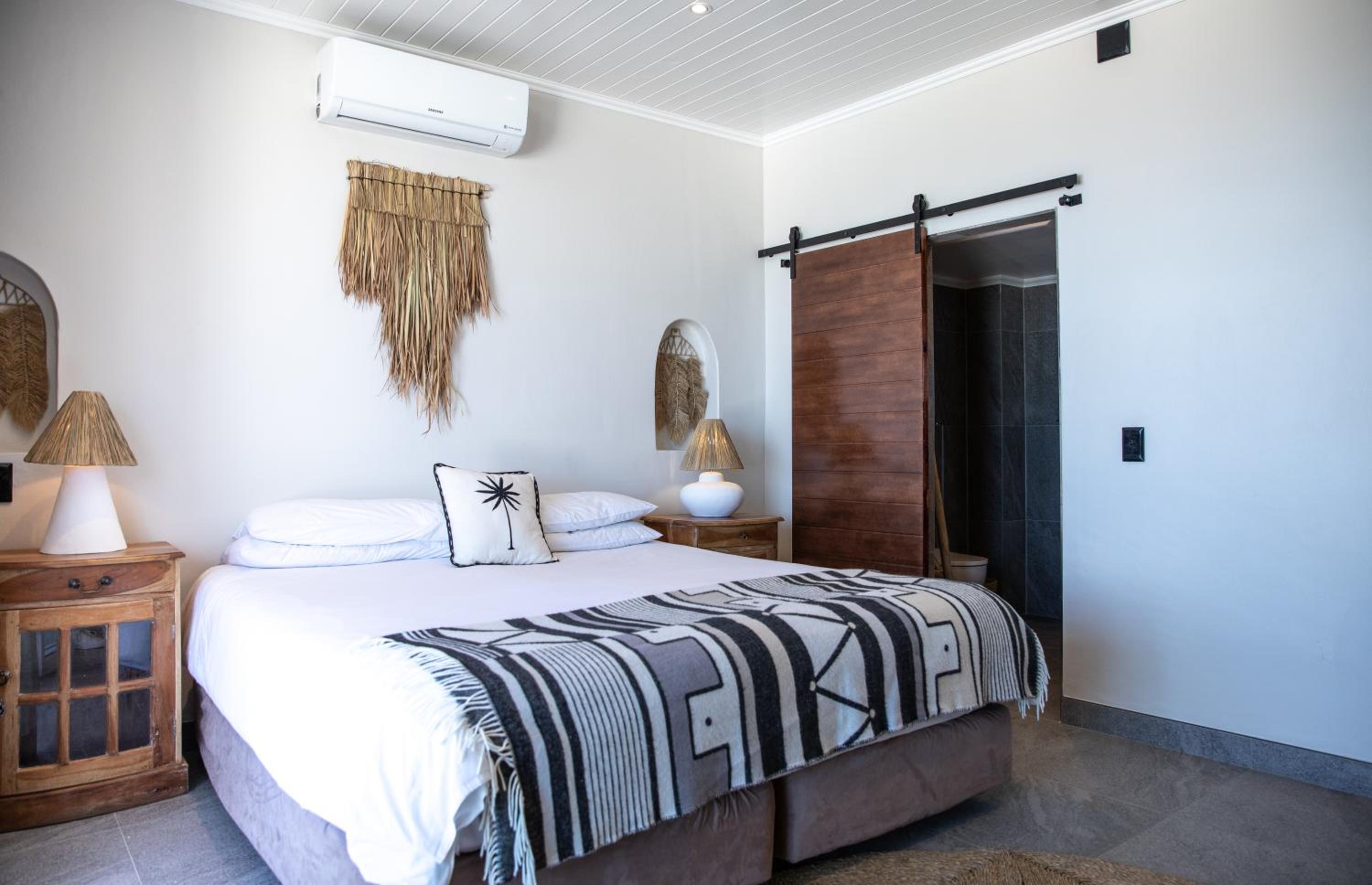 Double Room with Sea View - Photo 9