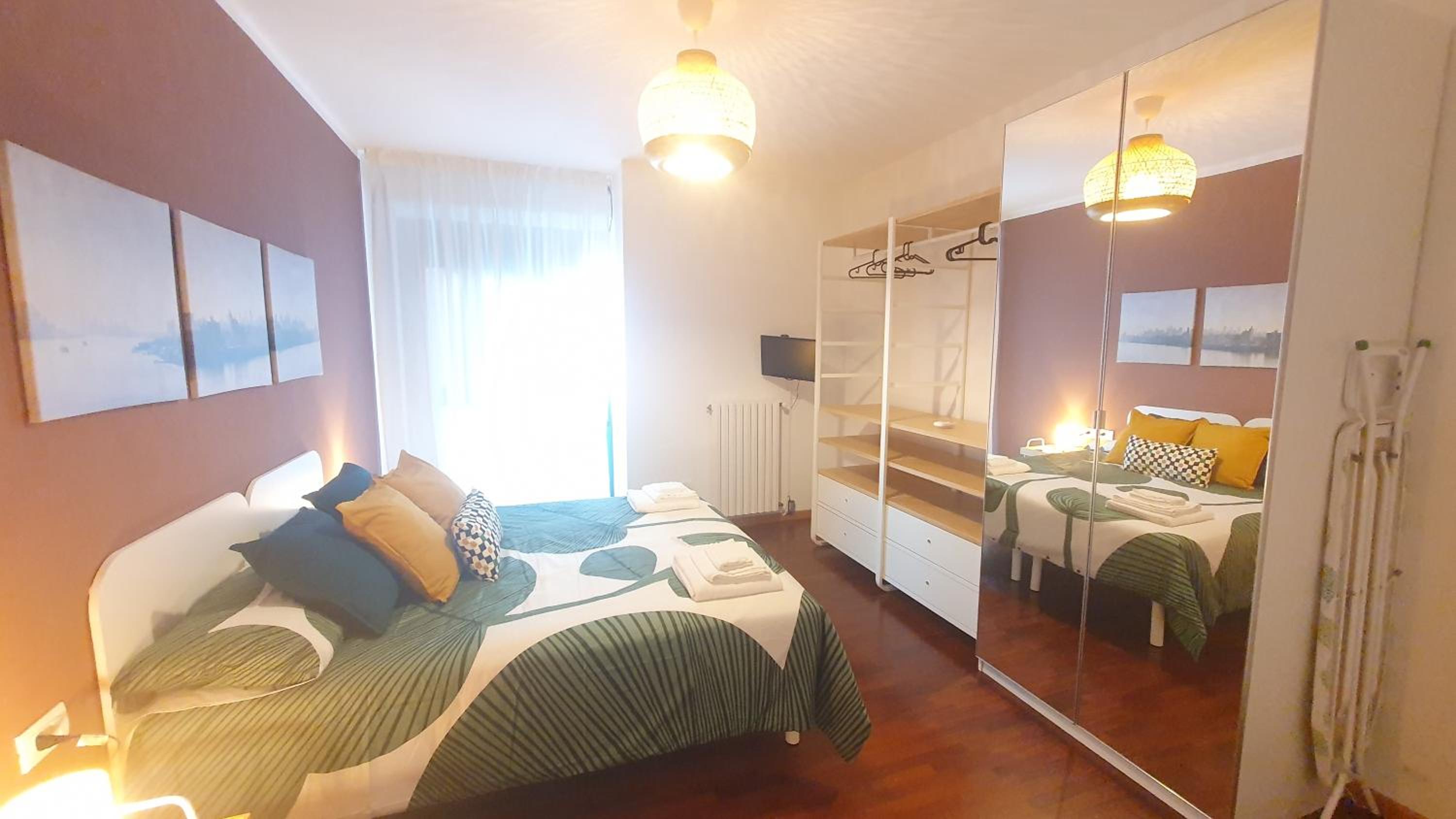 One-Bedroom Apartment photo 1