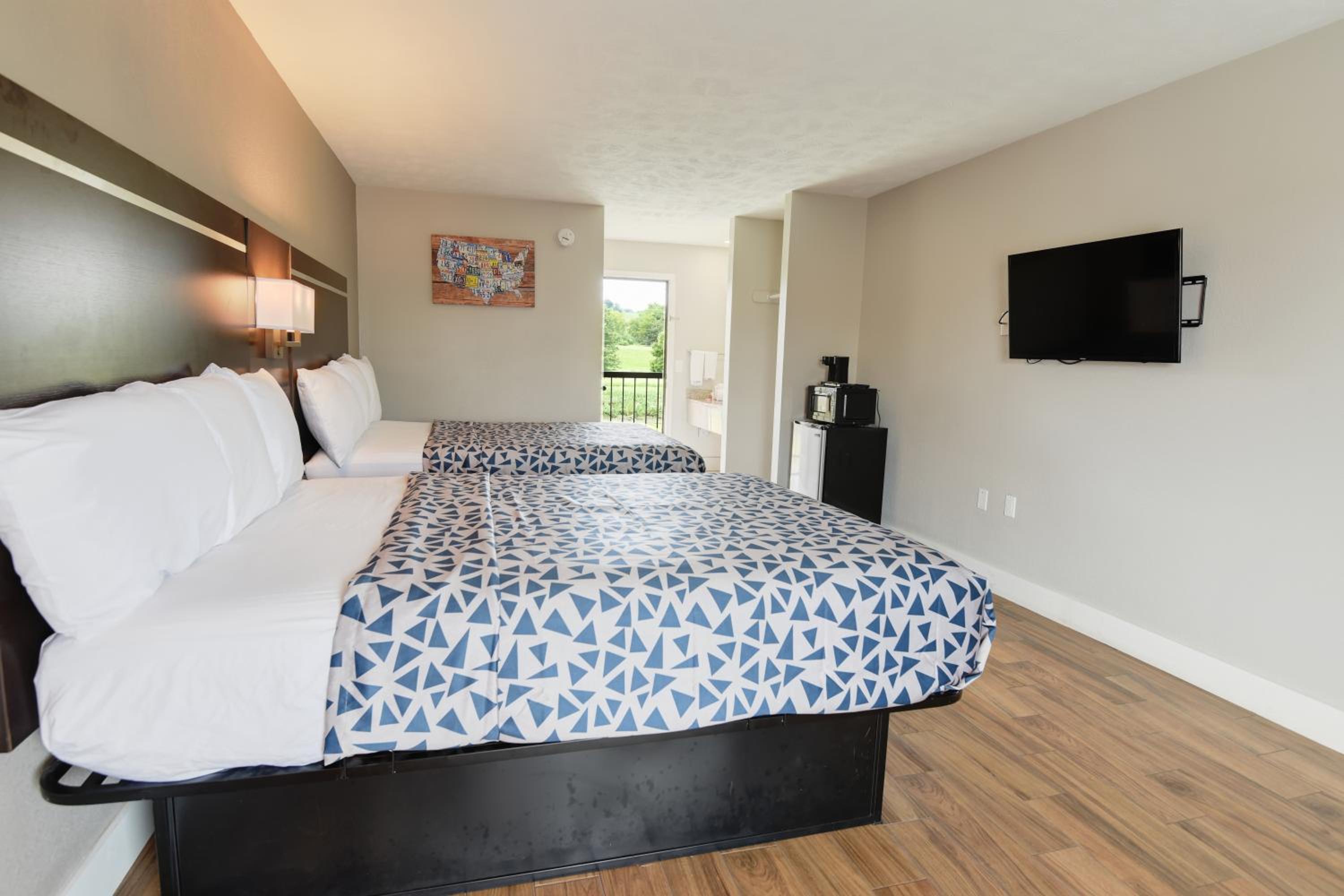 Quadruple Room with Two Queen Beds and River View - Non Smoking/Exterior Hall - Photo 1
