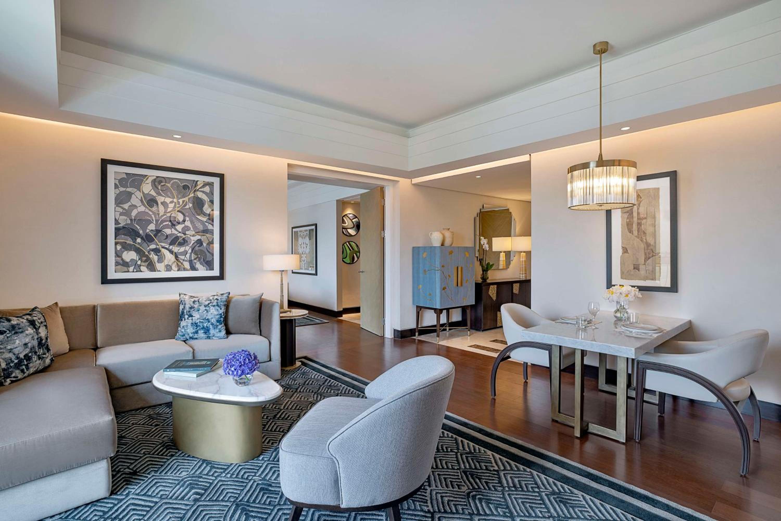 Deluxe One-Bedroom King Suite