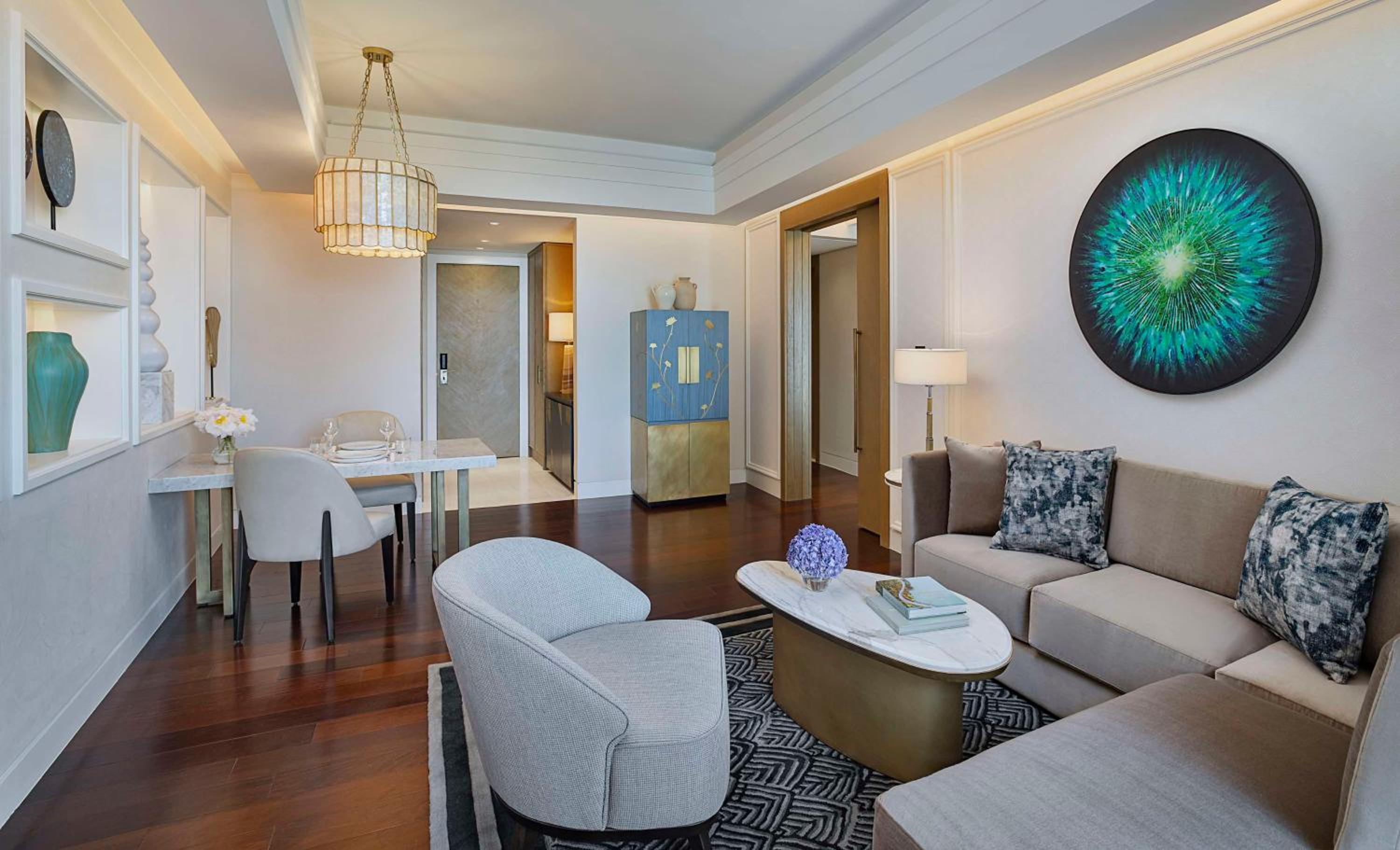 Superior One-Bedroom King Suite thumbnail 5