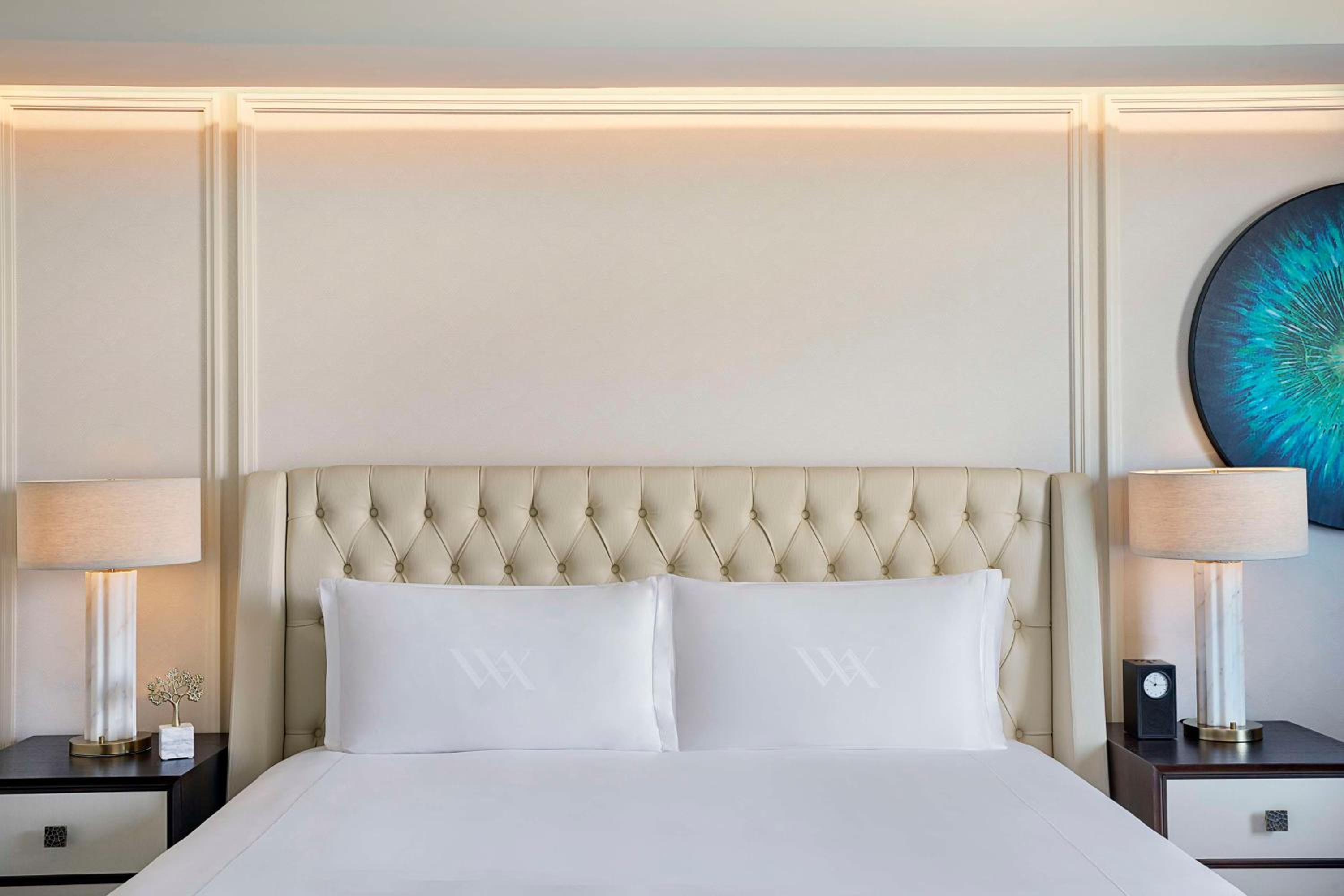Premier King Room with Balcony and Pool View thumbnail 5
