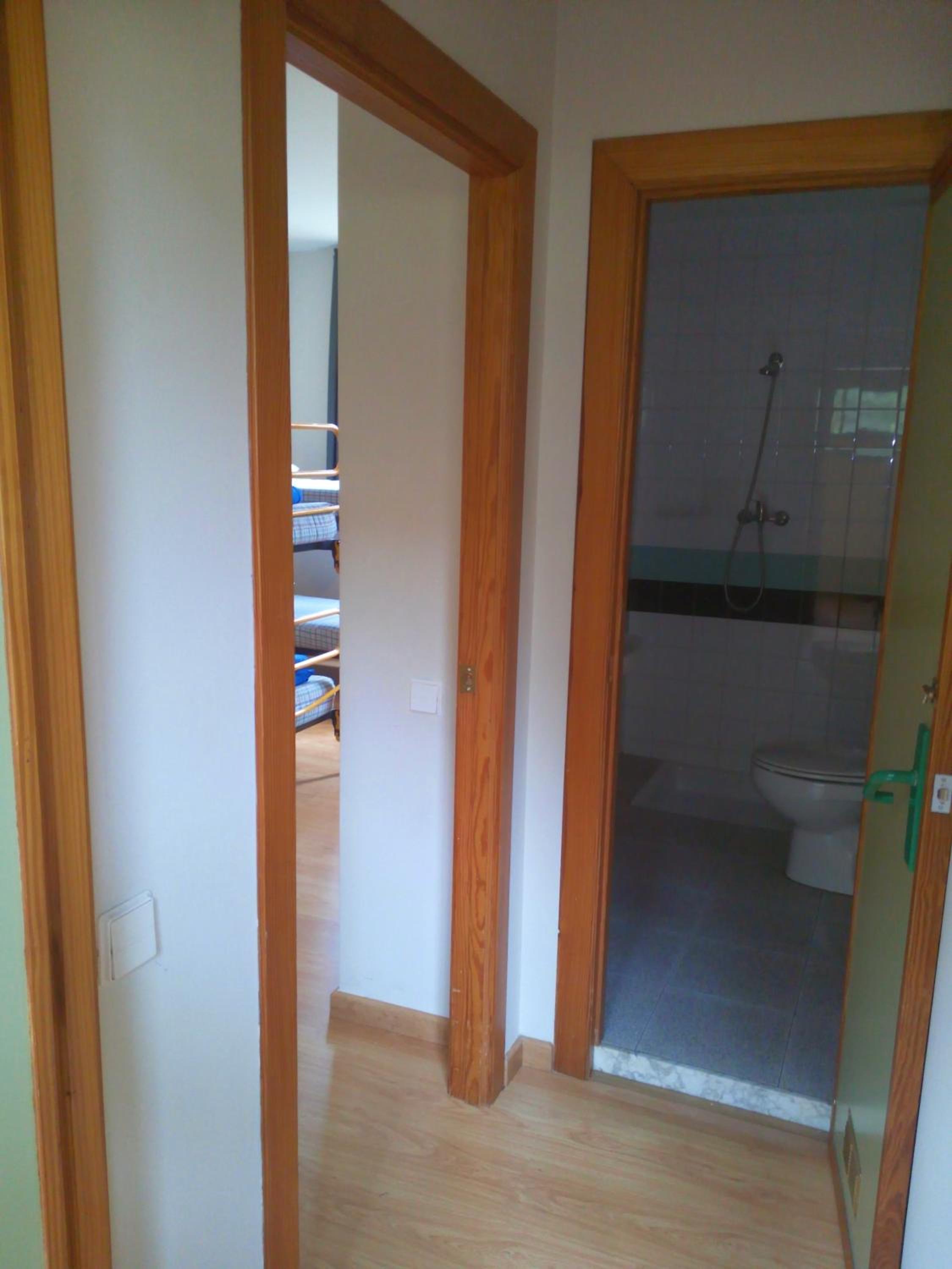 Twin Room with Private Bathroom photo 2