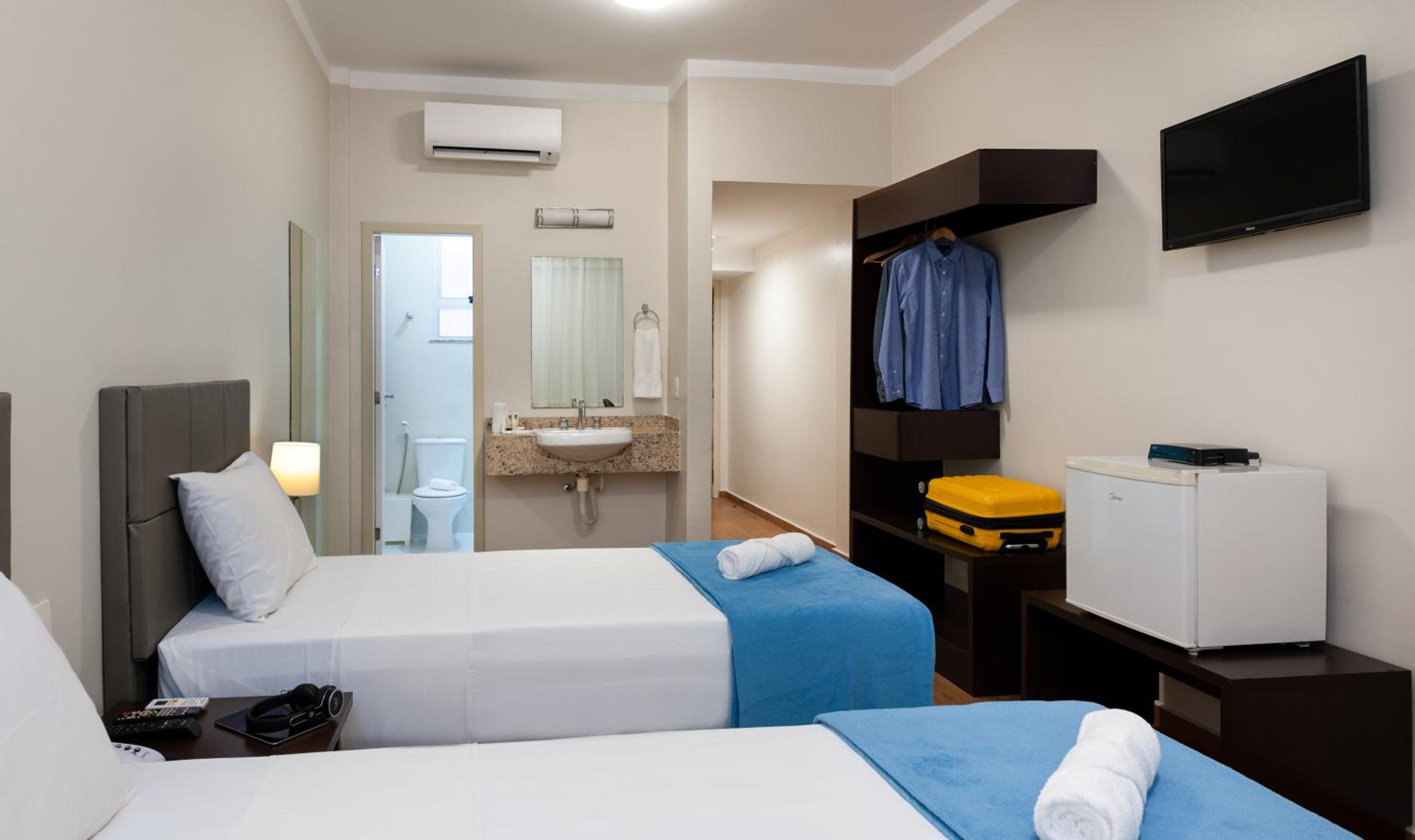 Standard Twin Room - Photo 2
