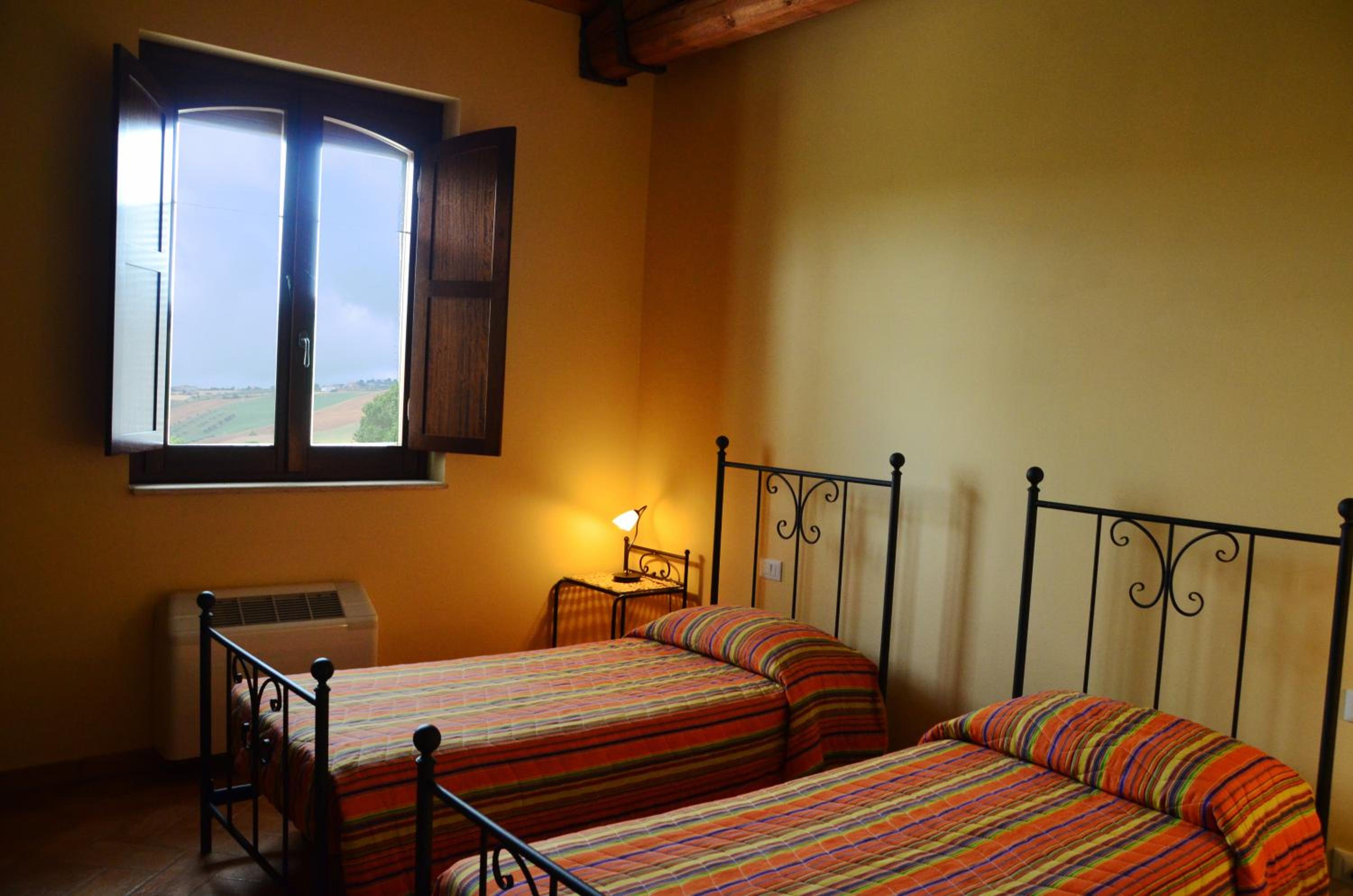 Double or Twin Room with Bathroom - Photo 1
