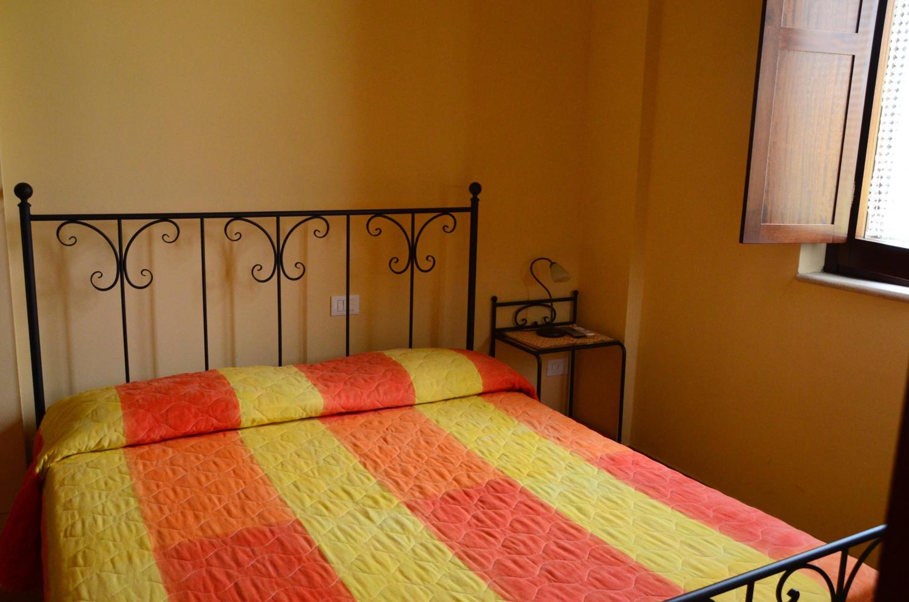 Double or Twin Room with Bathroom - Photo 3