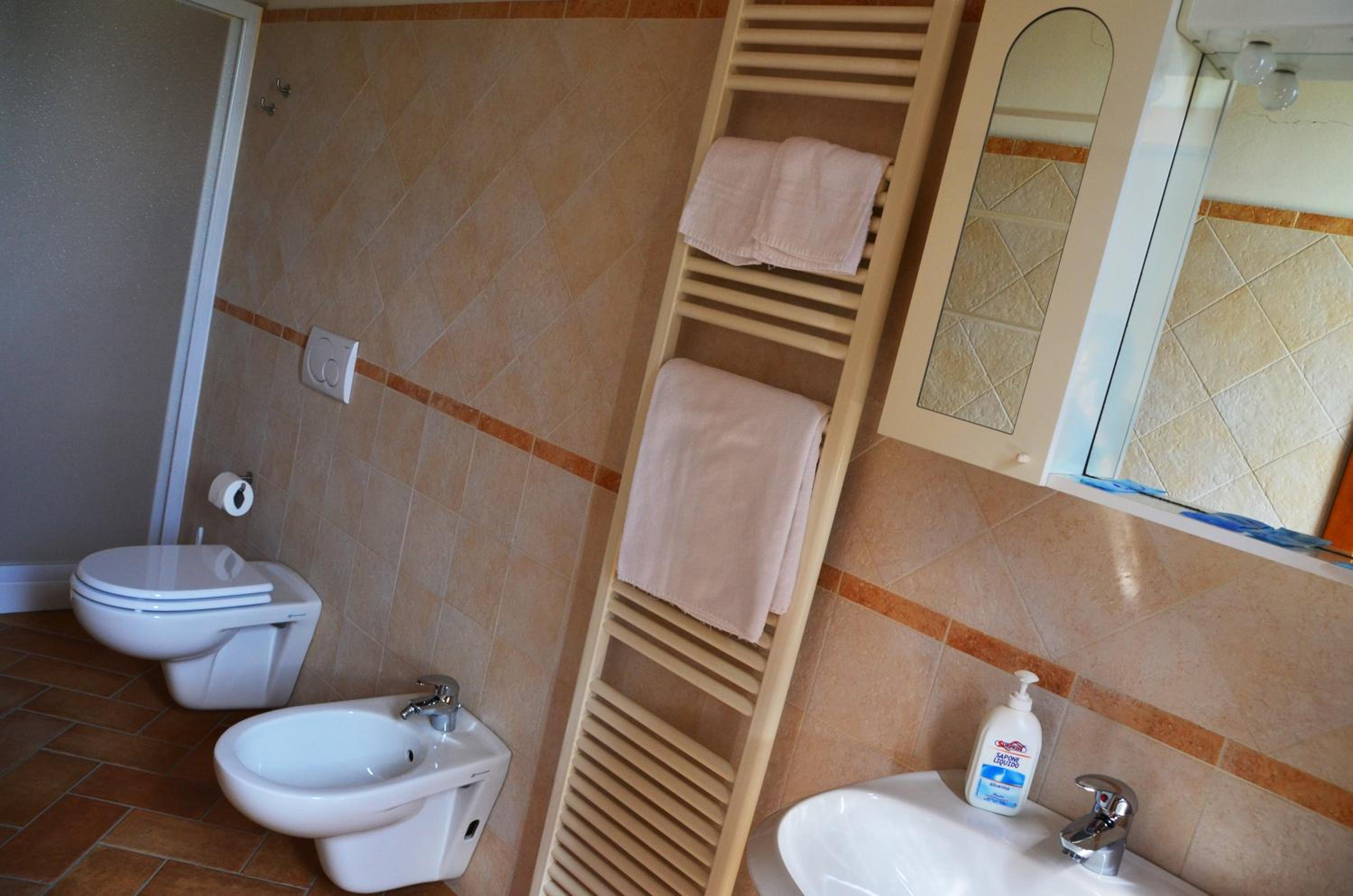 Double or Twin Room with Bathroom - Photo 5