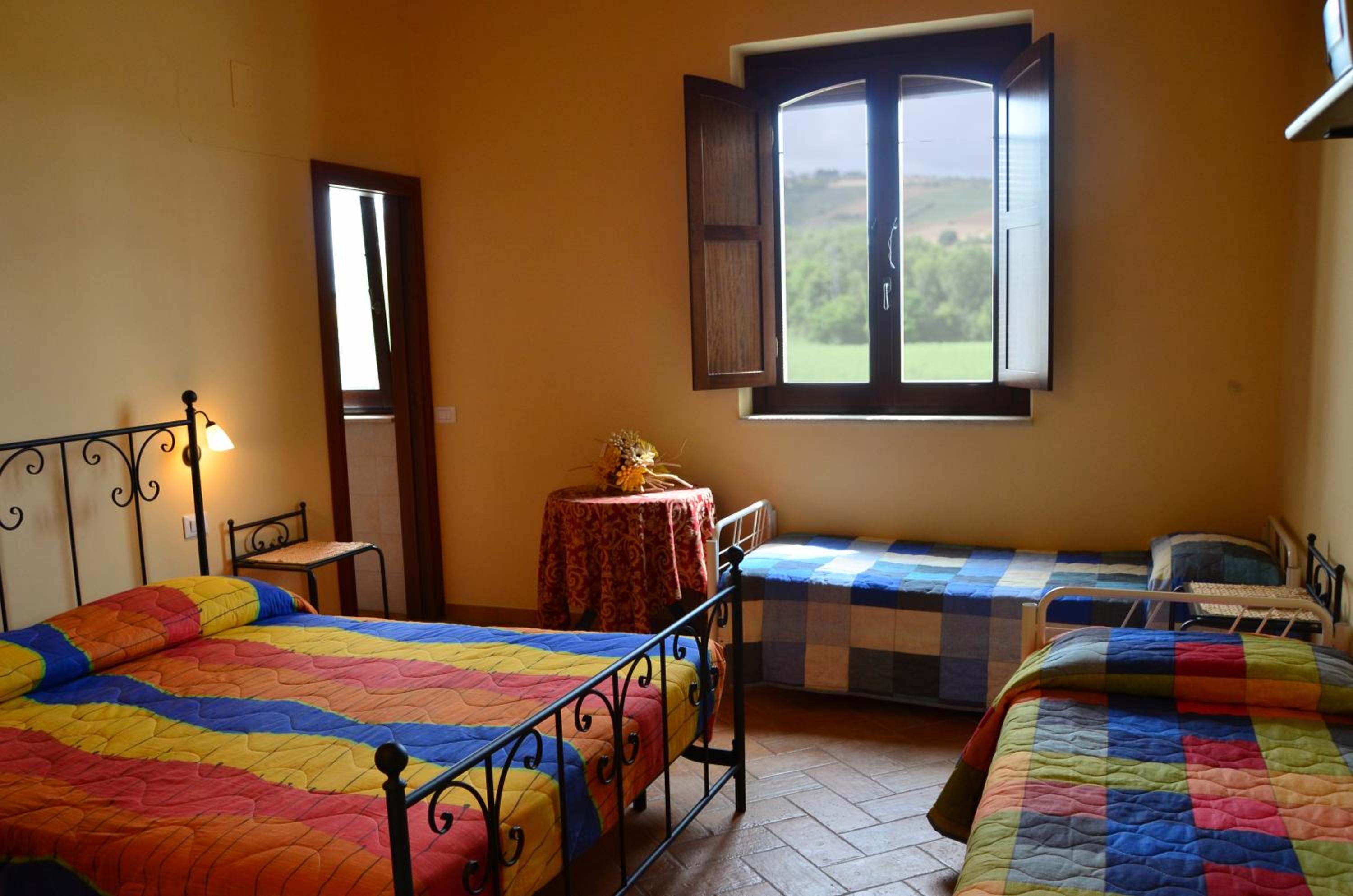 Quadruple Room with Private Bathroom photo 2
