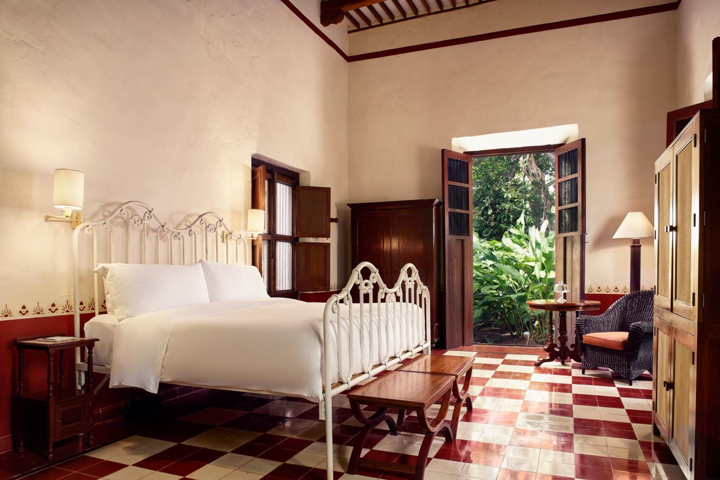 Deluxe King Room - Photo 1