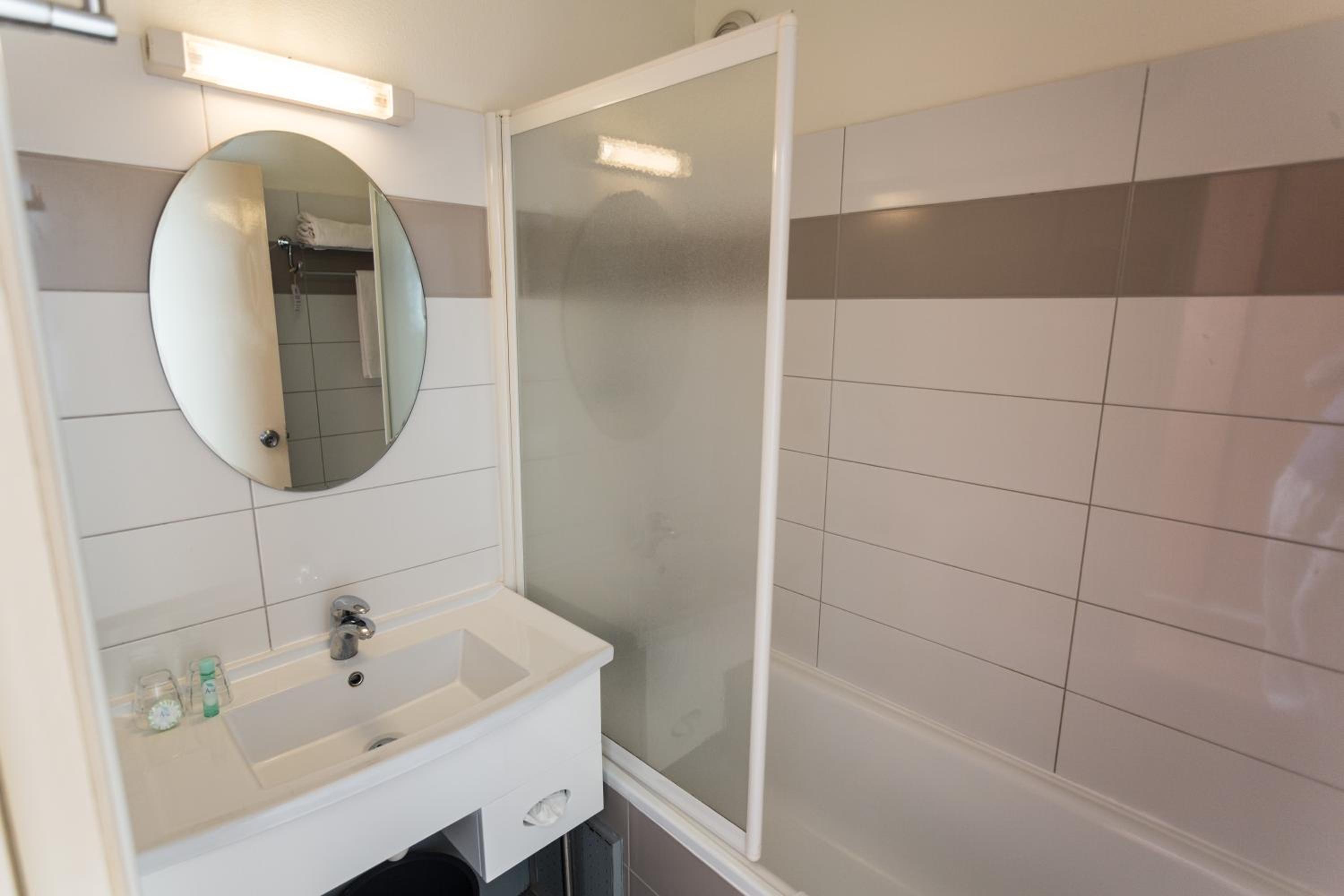 Double Room - Photo 8