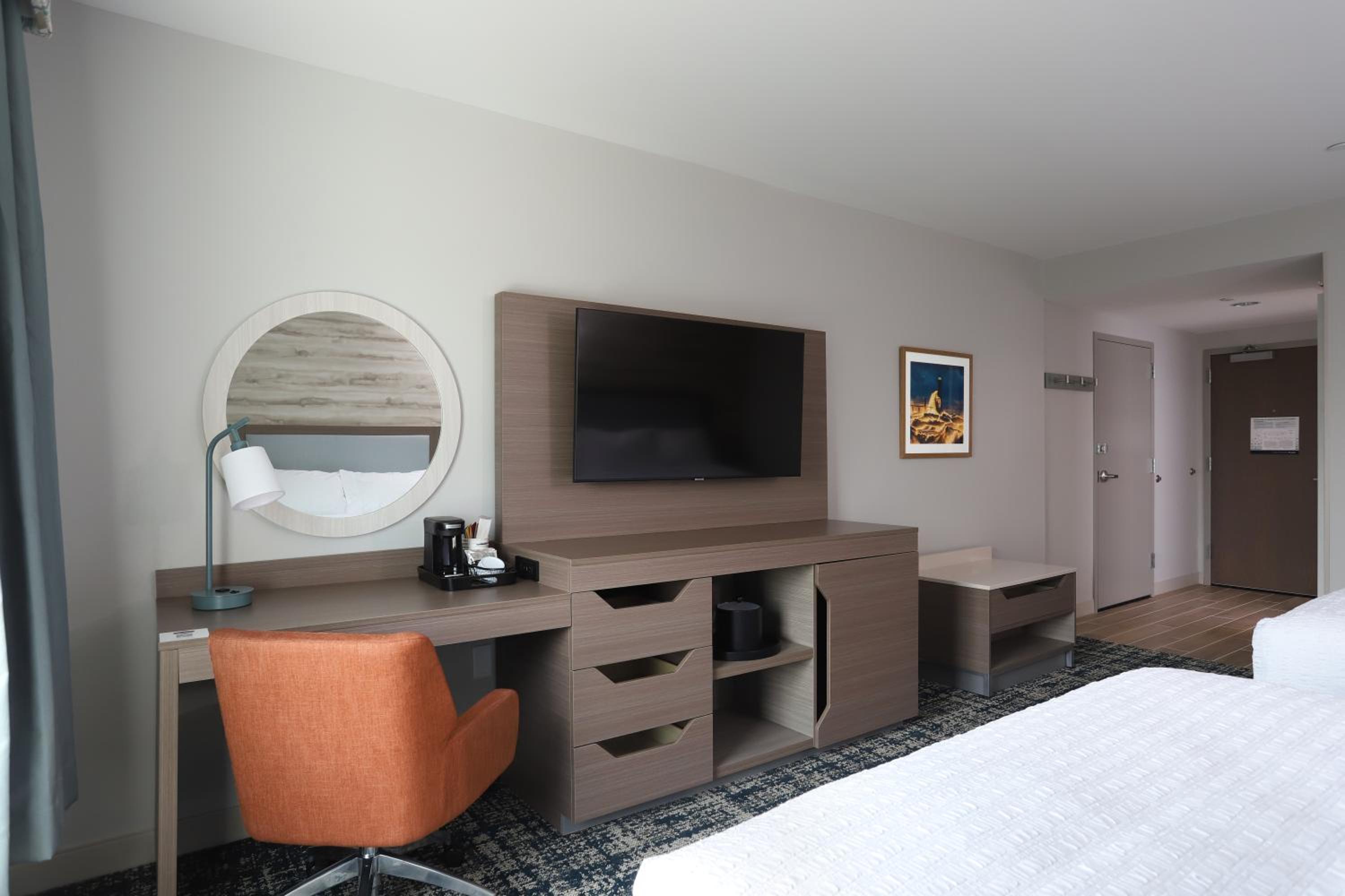 Queen Room with Two Queen Beds - Non-Smoking - Photo 3