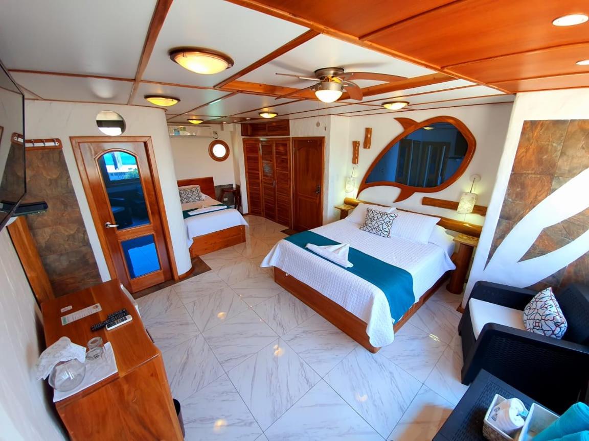 Deluxe Triple Room with Sea View photo 3