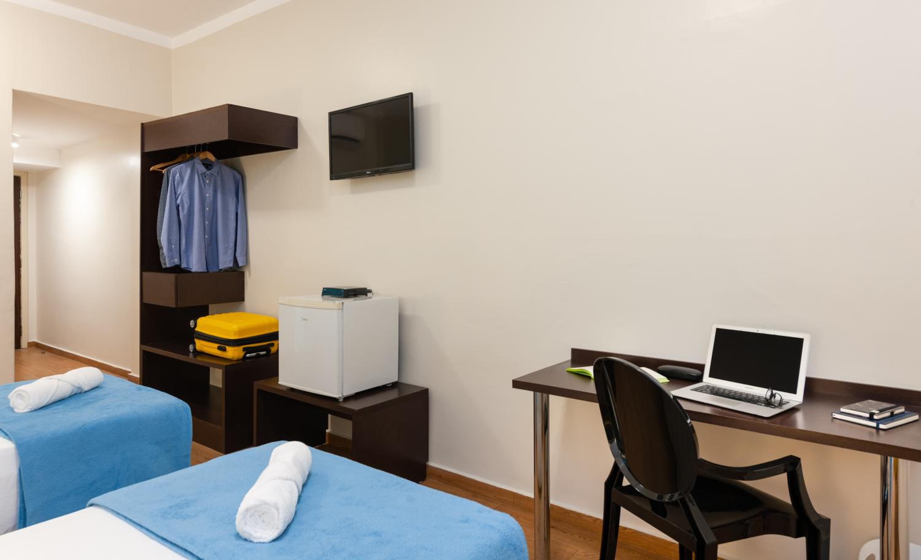 Standard Twin Room - Photo 4