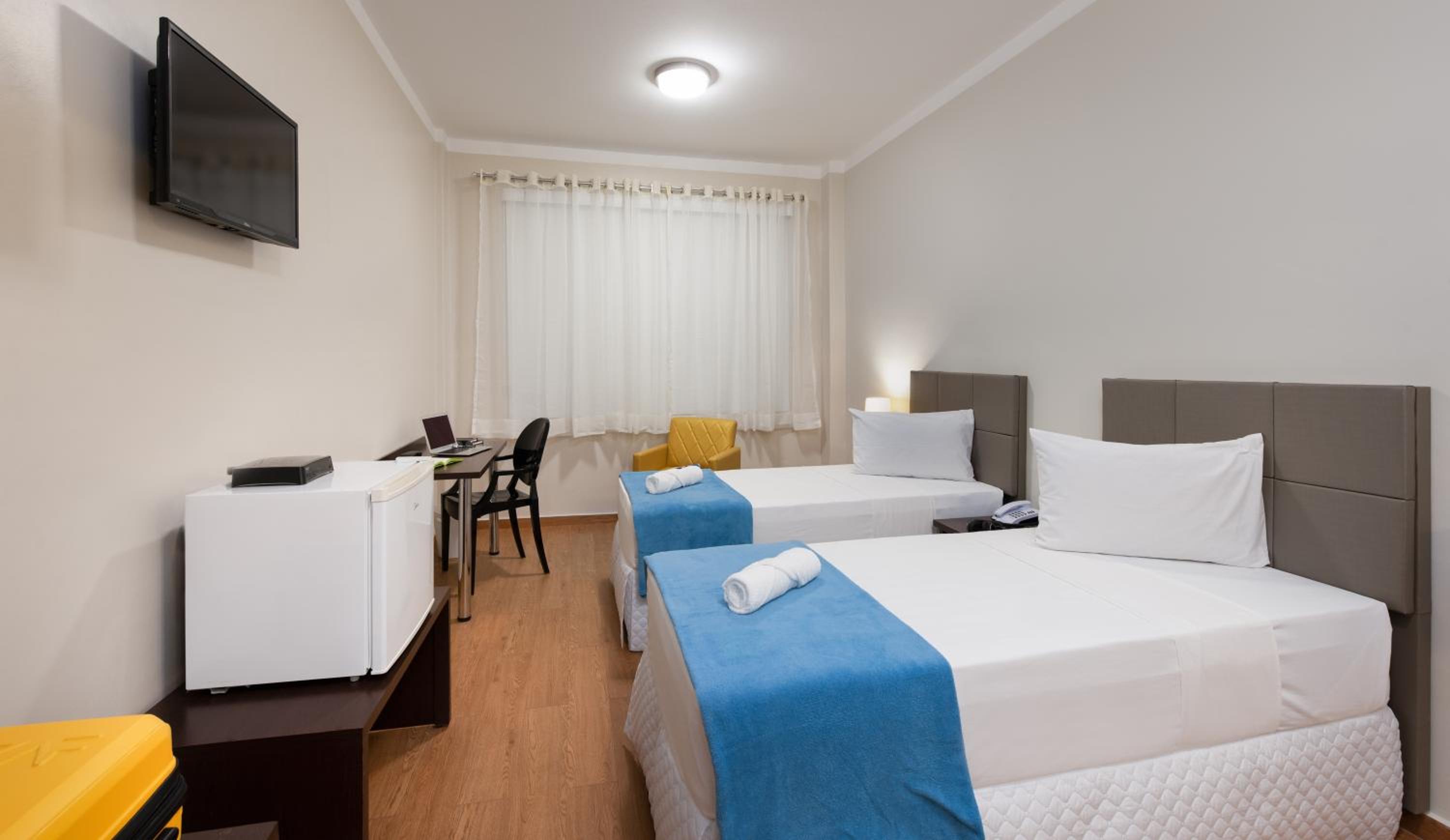 Standard Twin Room - Photo 1