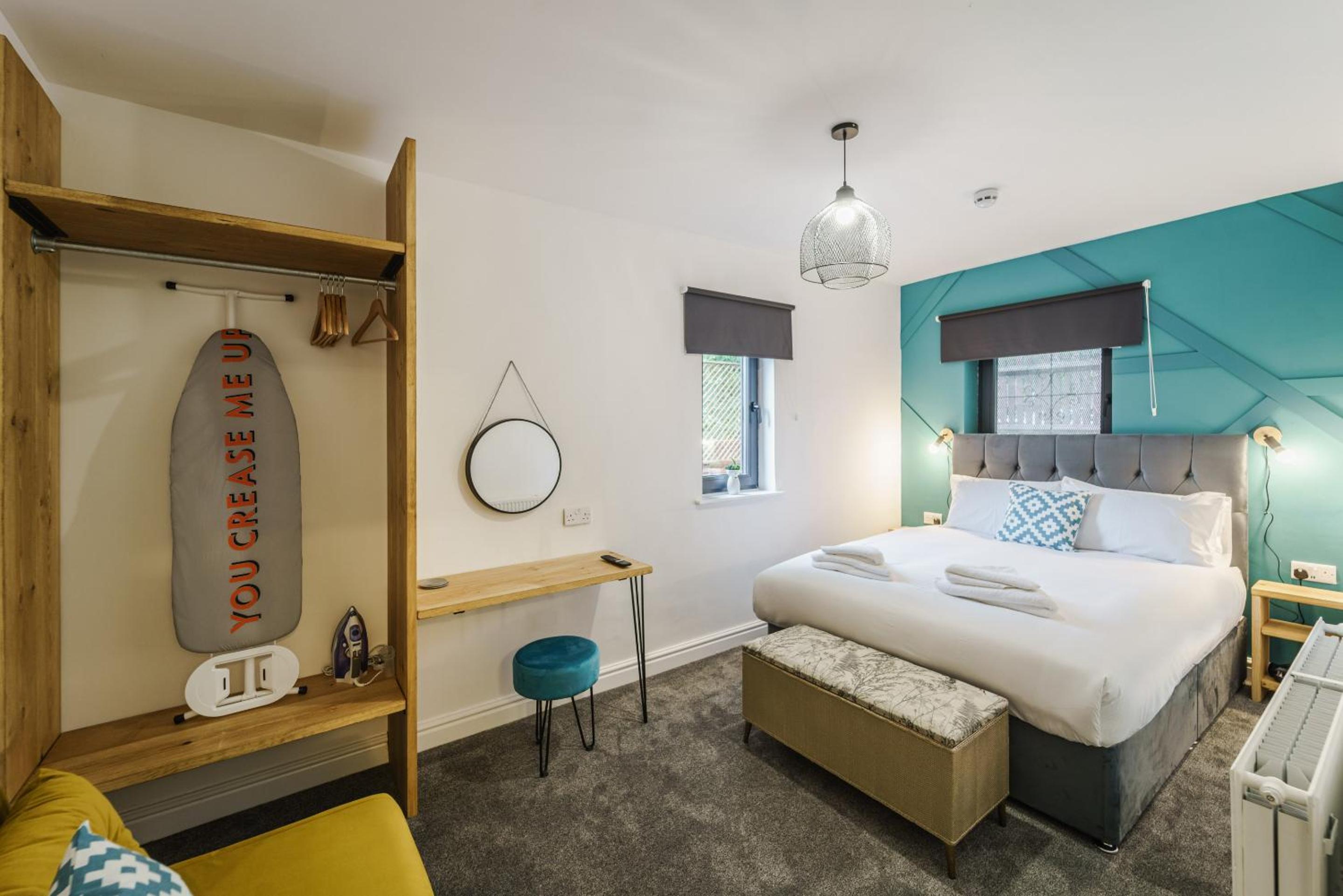 Deluxe One-Bedroom Apartment