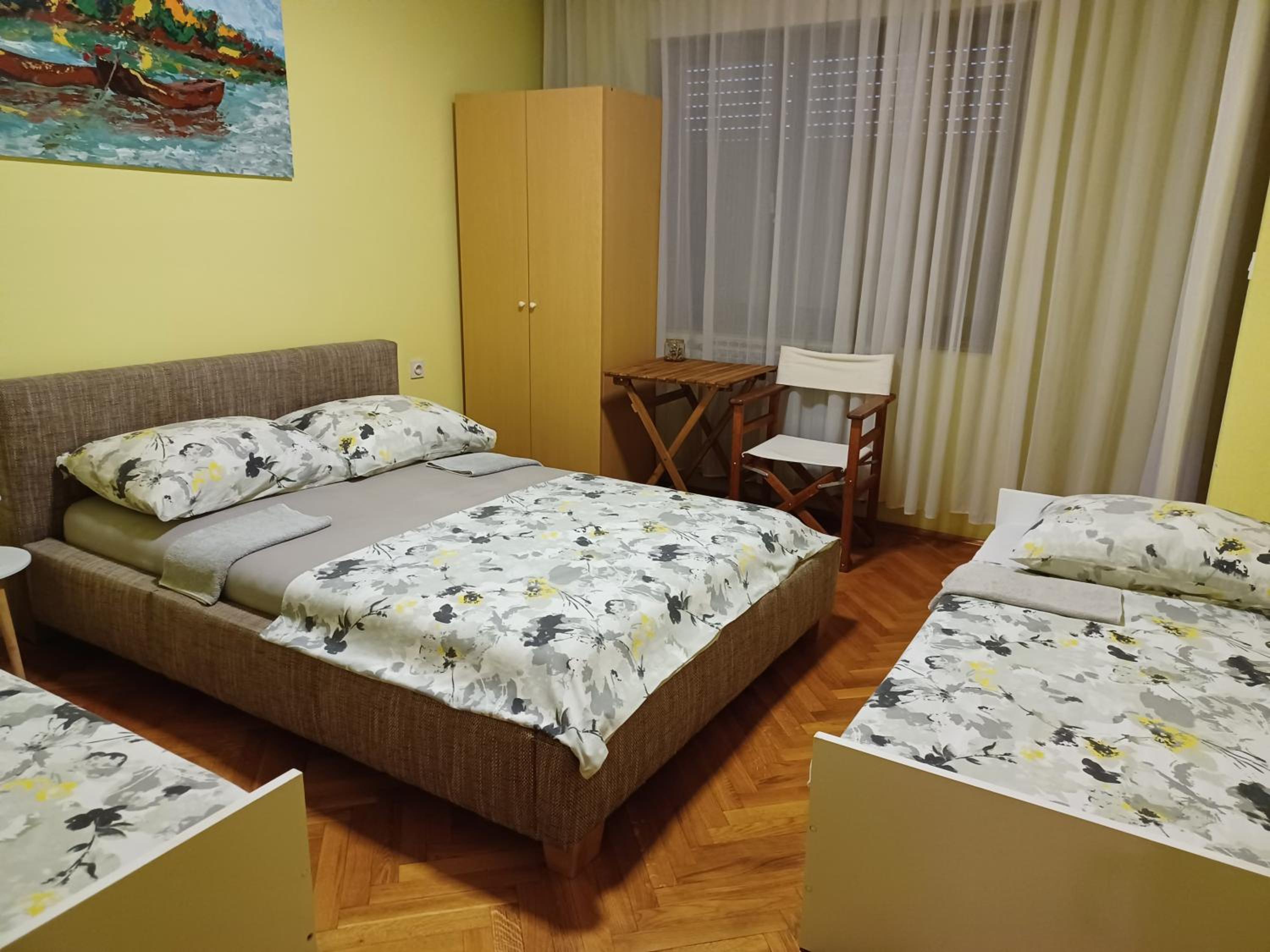 Apartment - Split Level - Photo 5