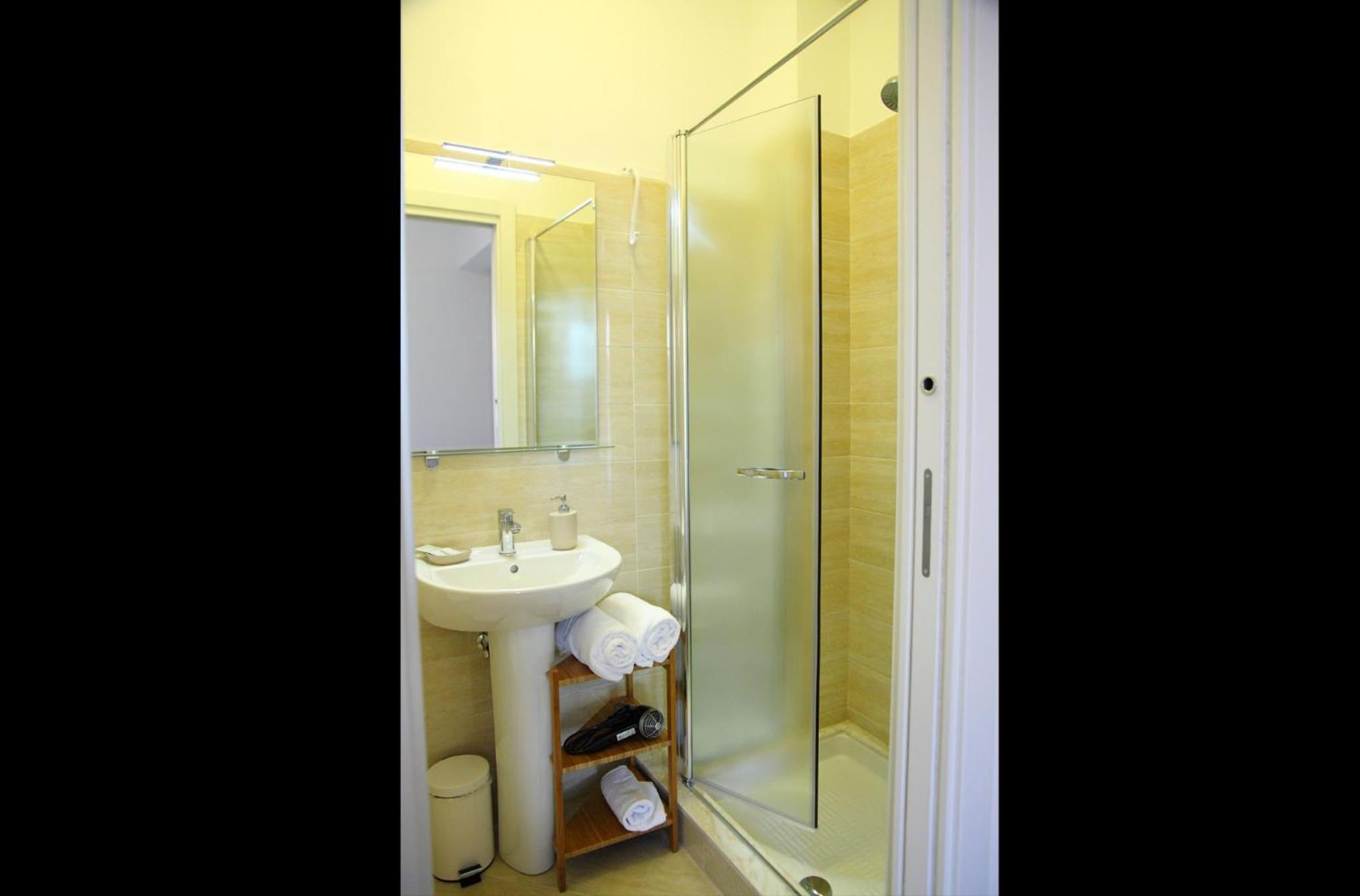 Economy Double Room photo 3