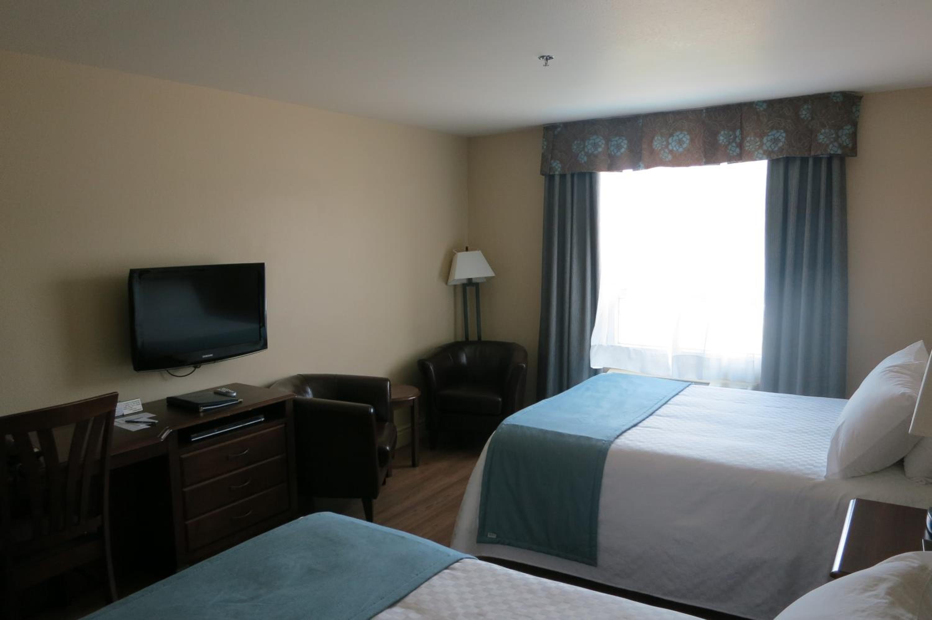Queen Room with Two Queen Beds - Non-Smoking - Photo 2