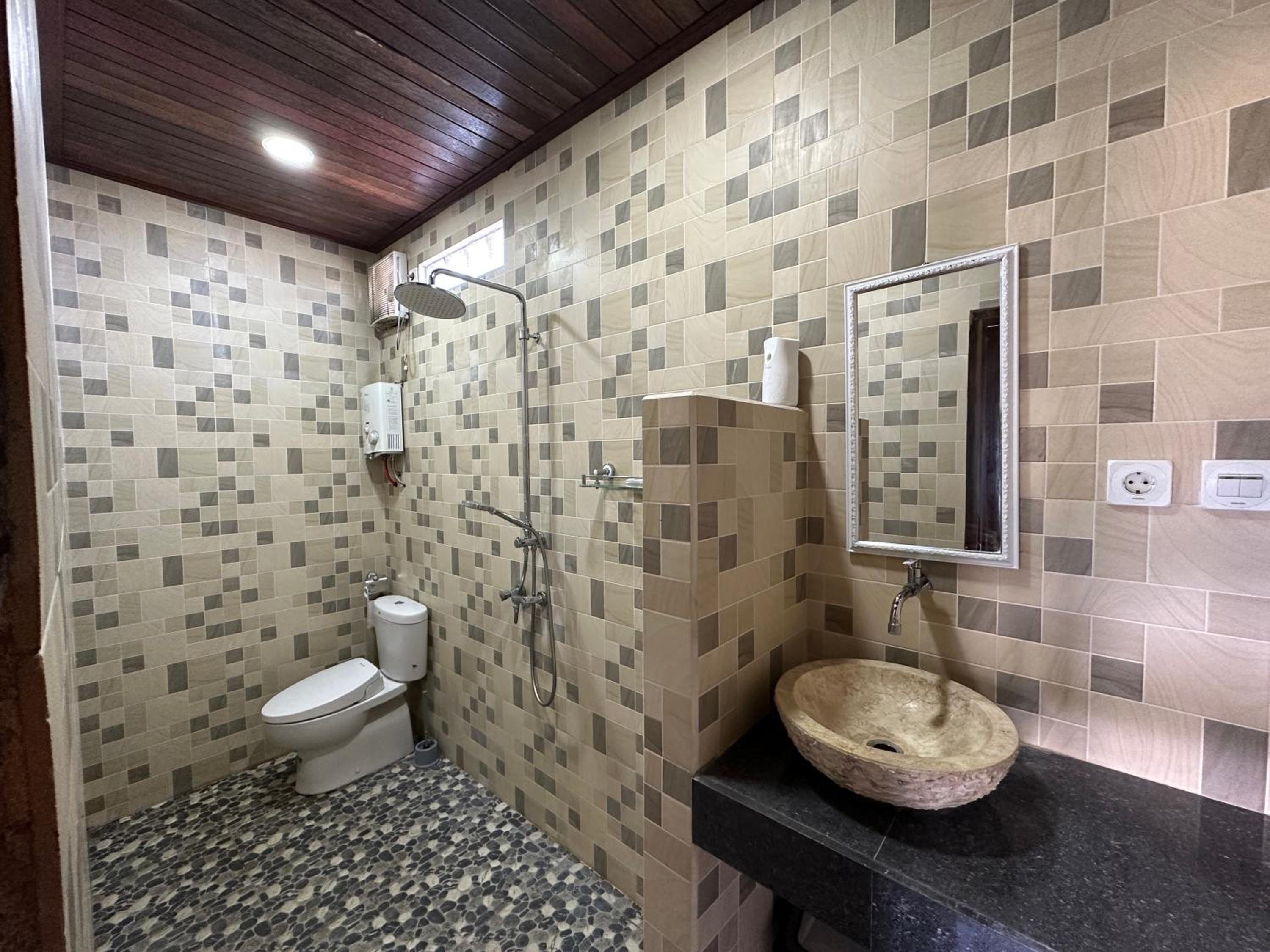 Deluxe Room (2 Adults + 1 Child) - Photo 6