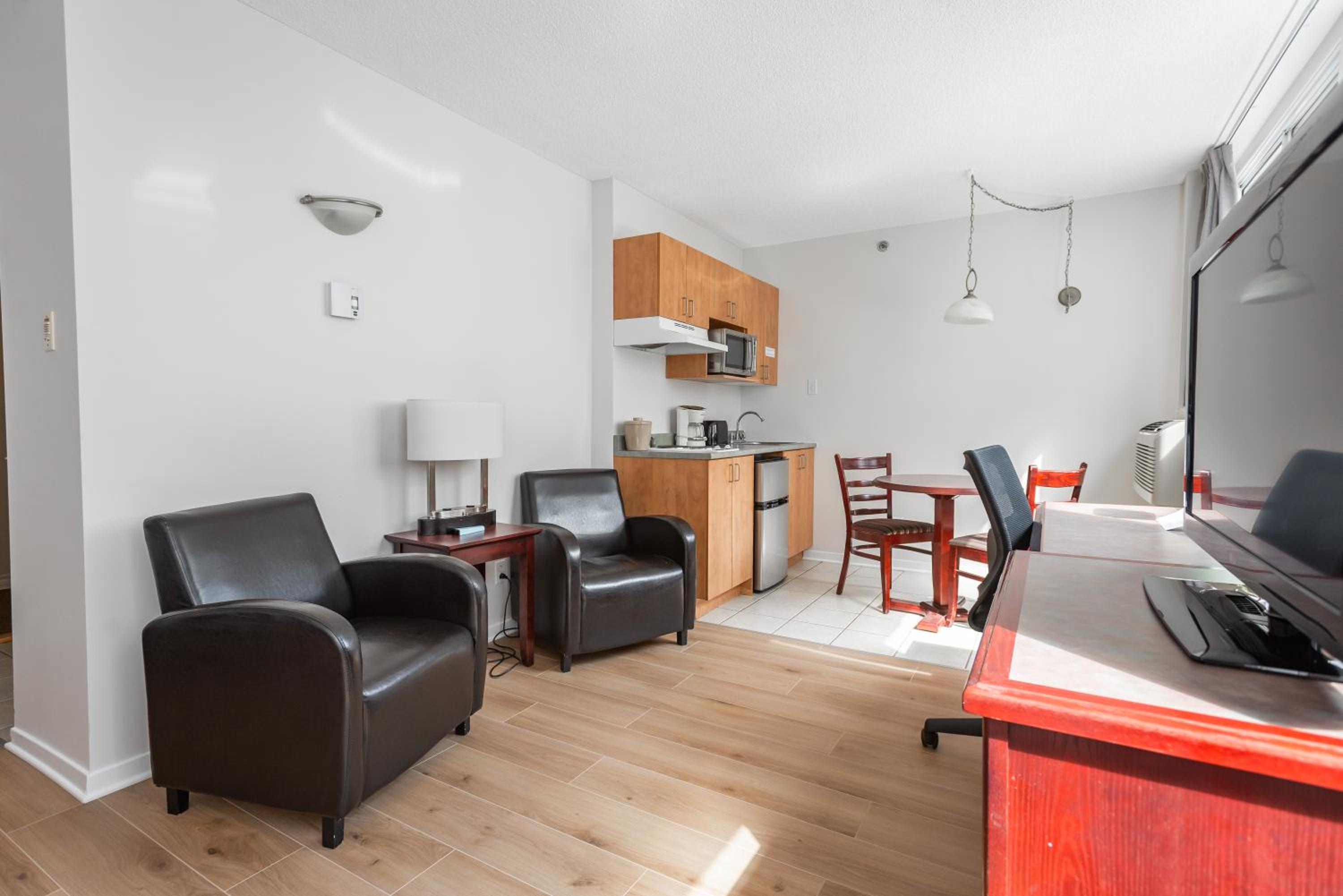 Studio with 2 Beds - Photo 7