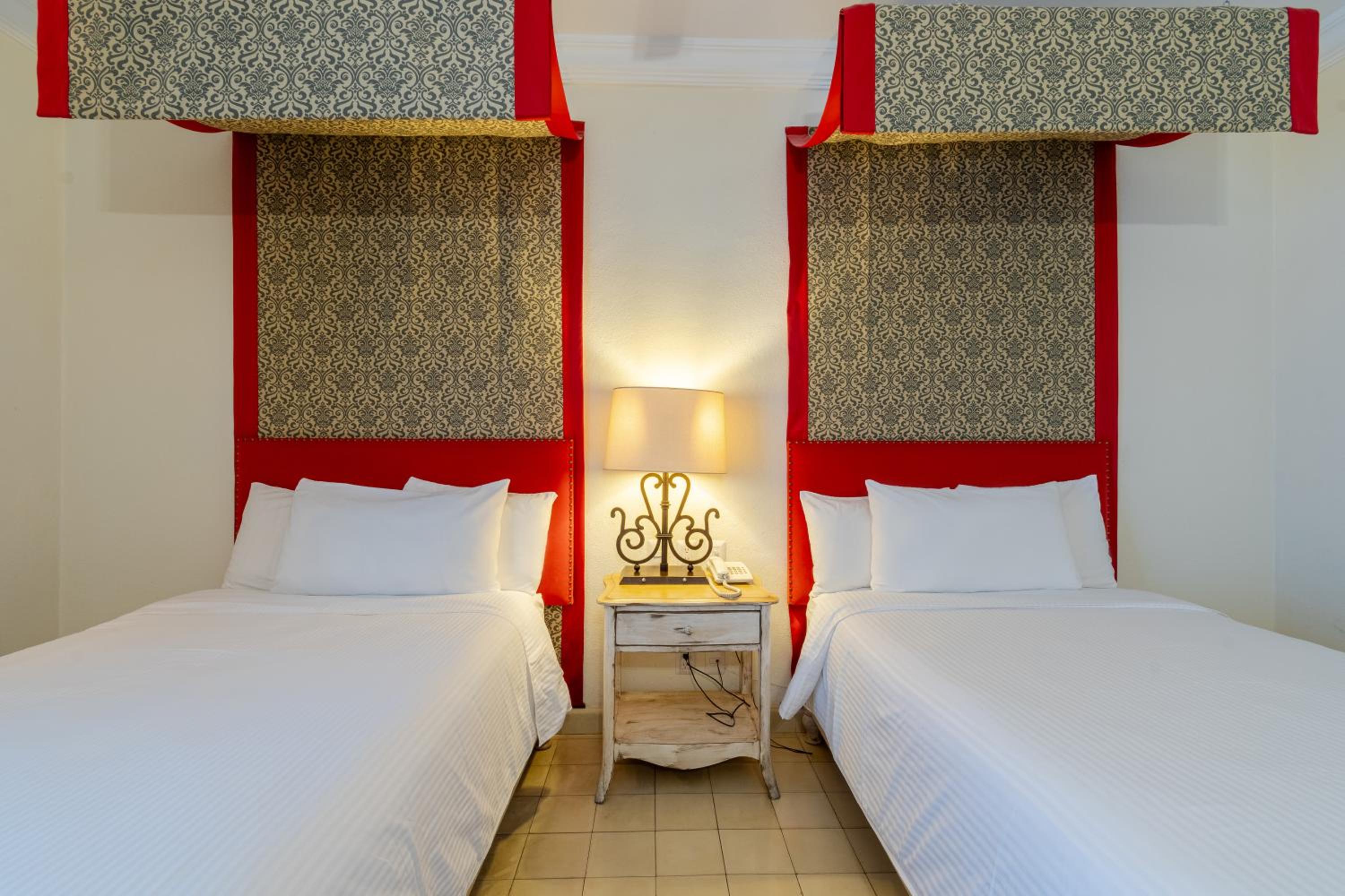 Suite with Two Double Beds - Photo 19
