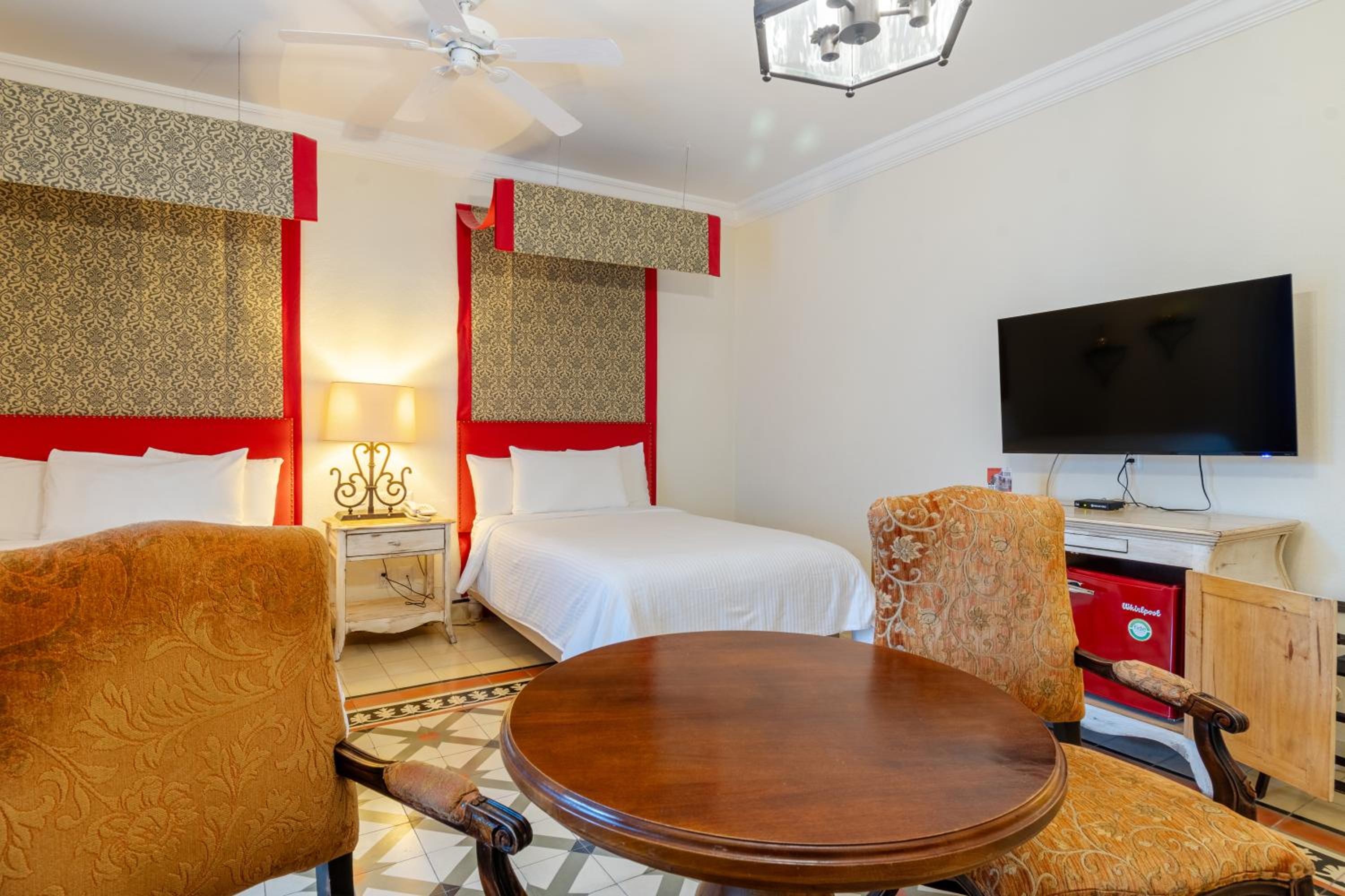 Suite with Two Double Beds - Photo 20