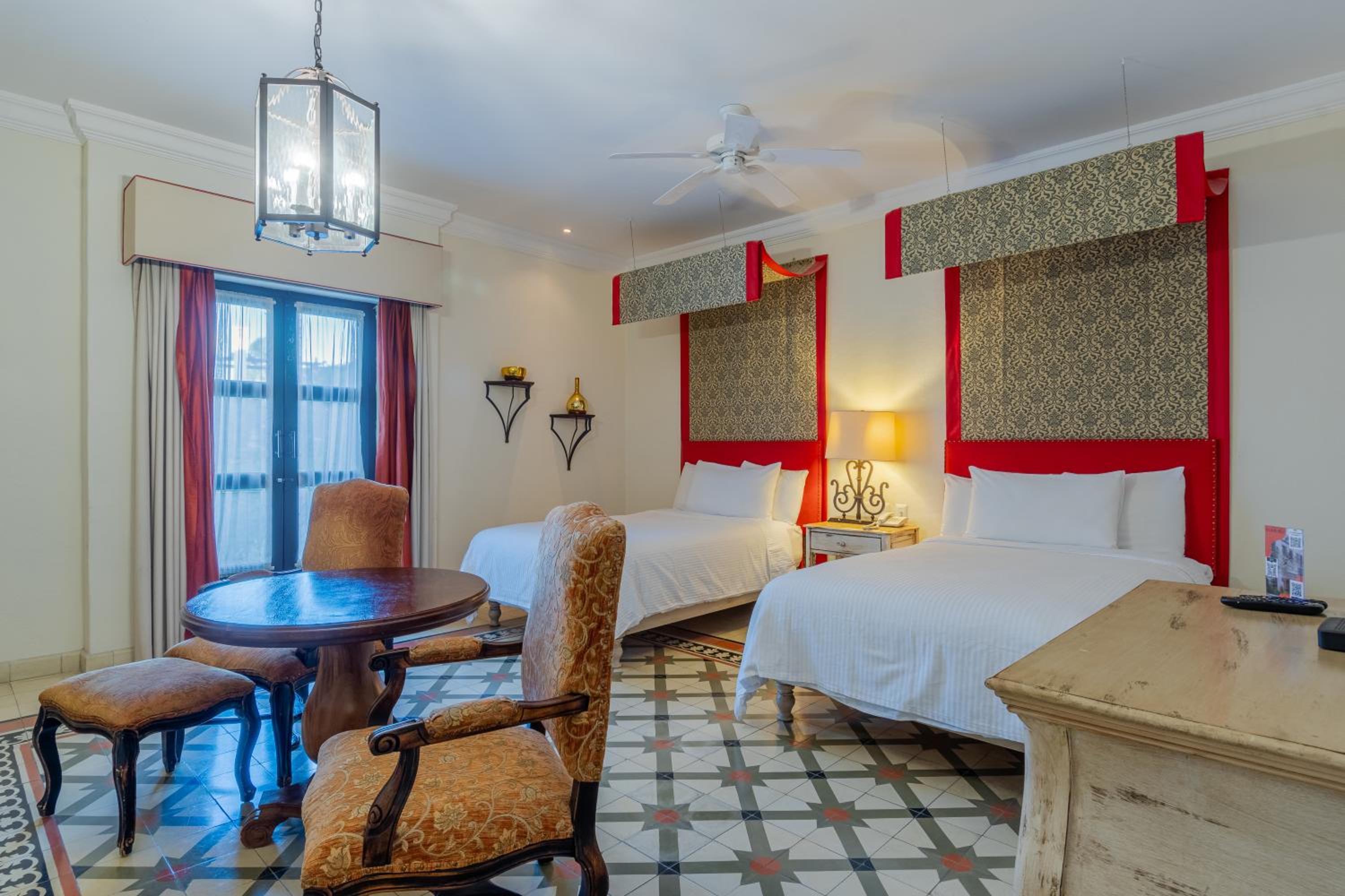 Suite with Two Double Beds - Photo 7