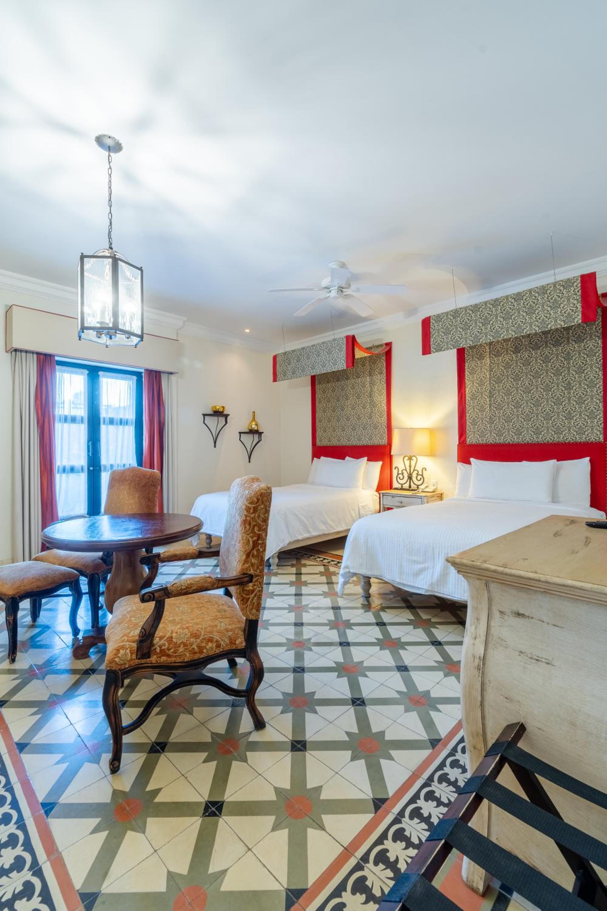 Suite with Two Double Beds - Photo 1