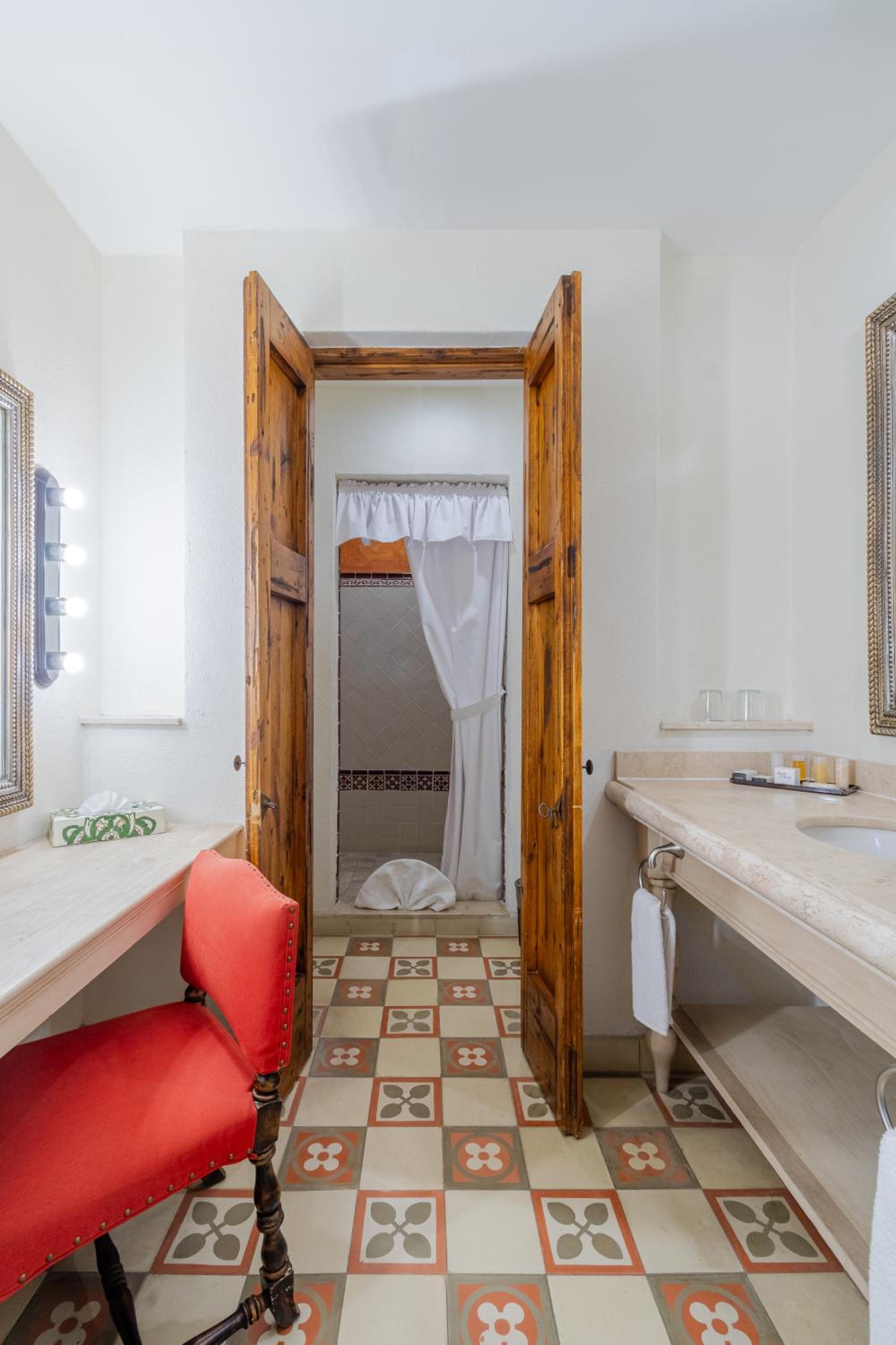 Suite with Two Double Beds - Photo 3