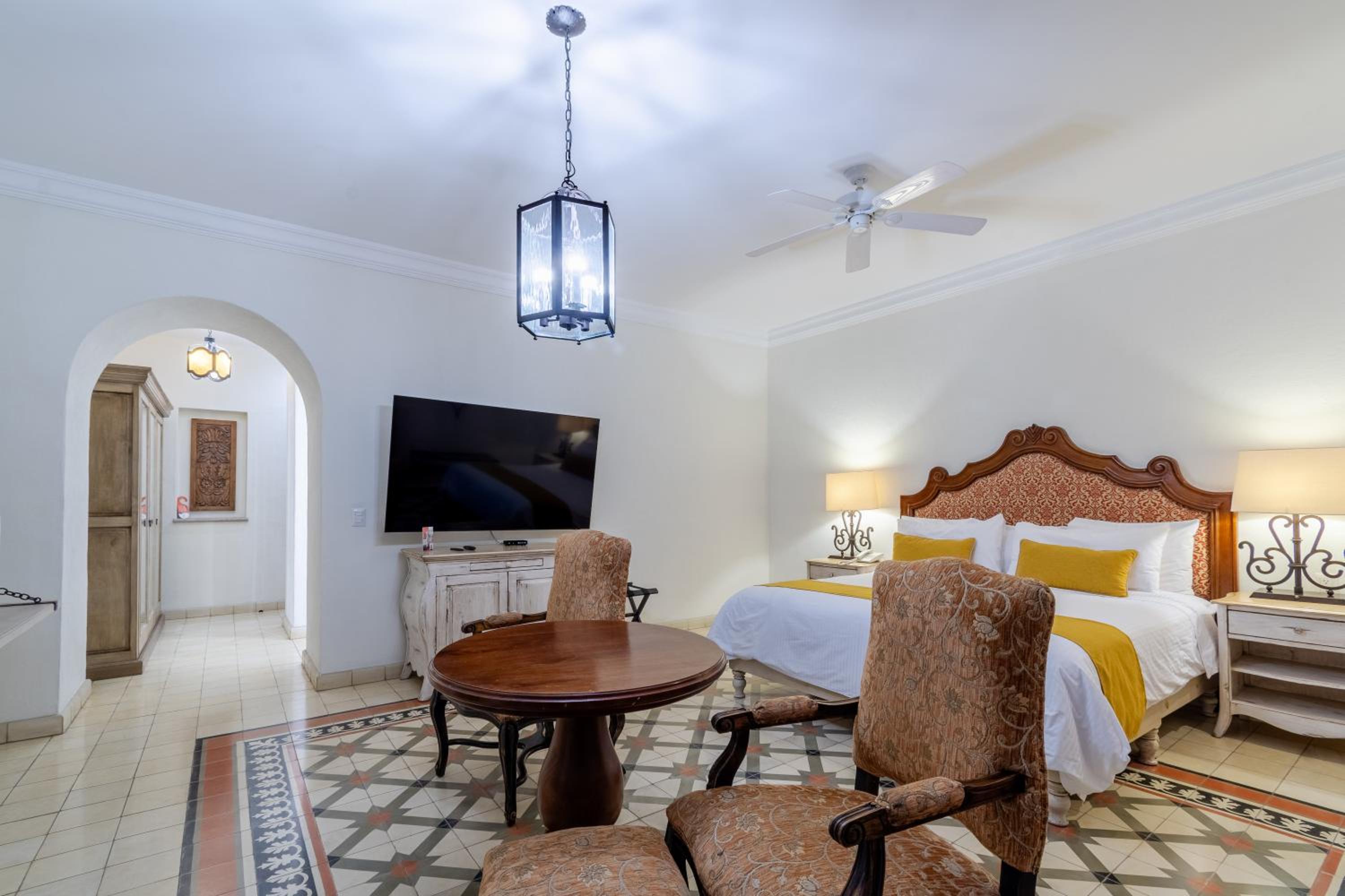 King Suite - Photo 4