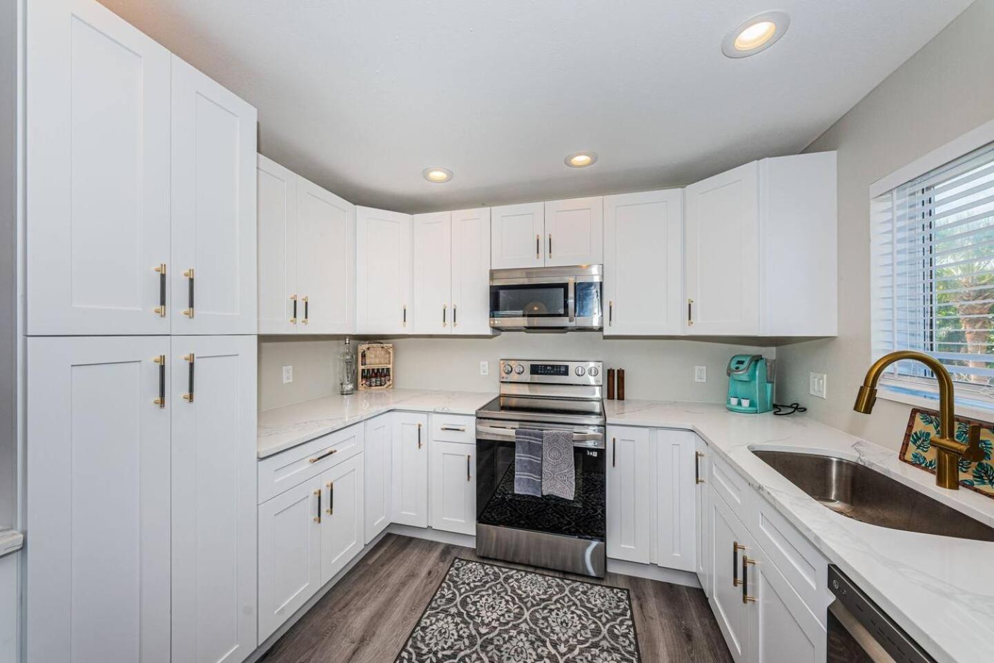 Three-Bedroom House photo 2