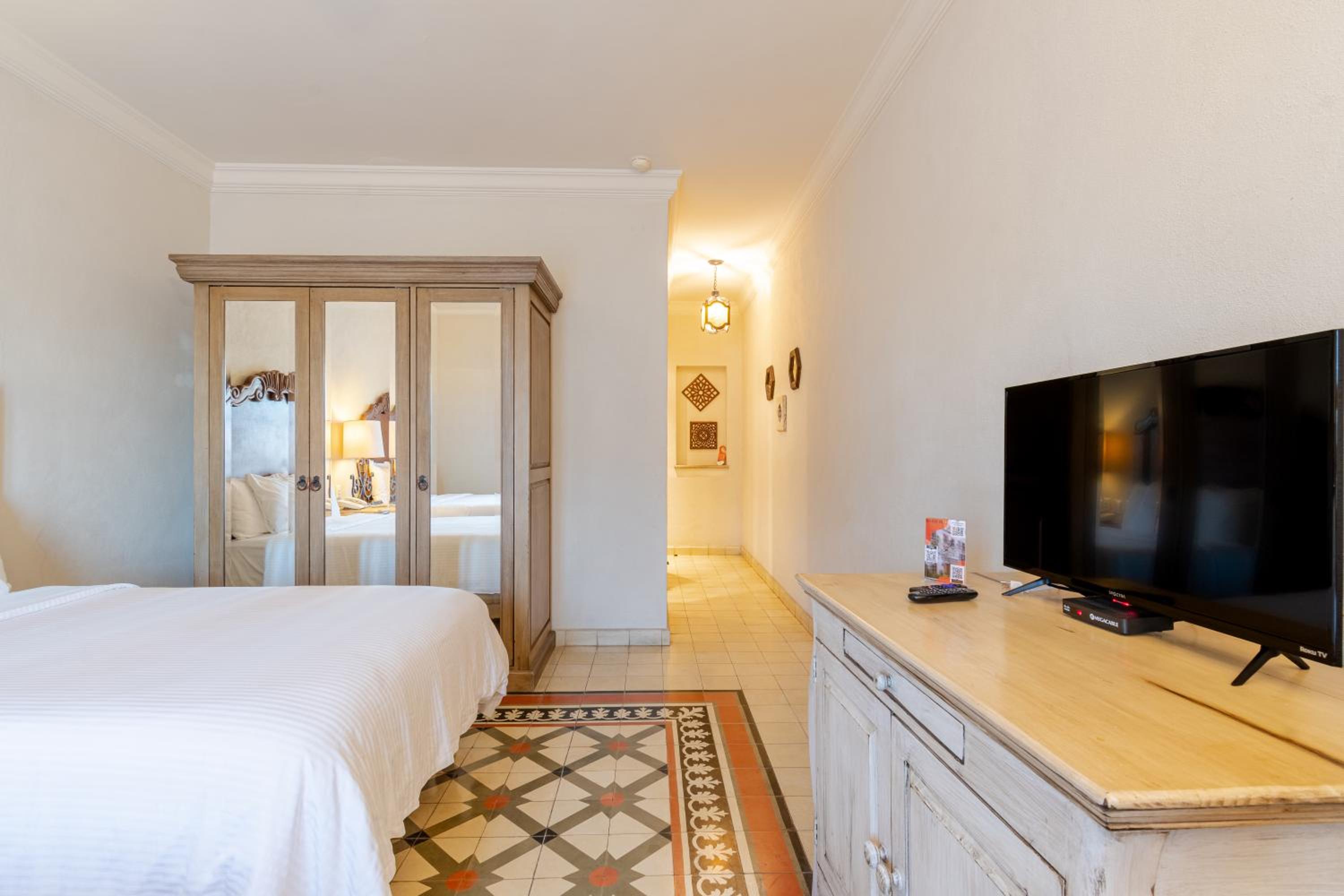 Double Room with Two Double Beds - Photo 5