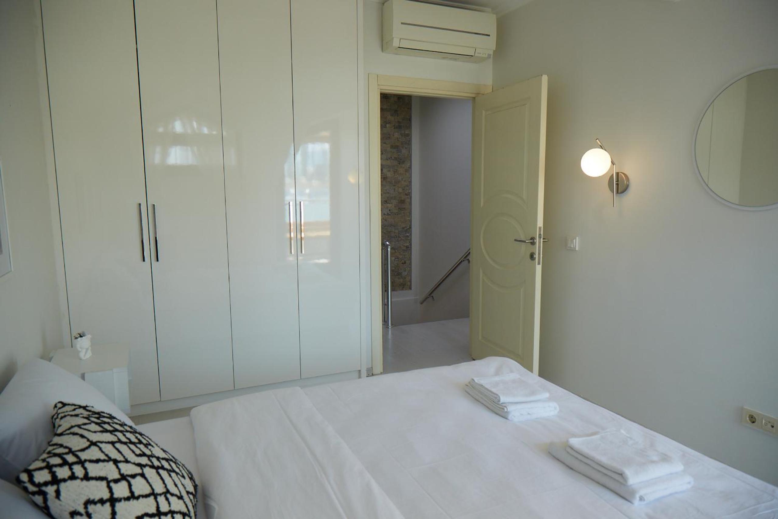 Three-Bedroom Apartment photo 1